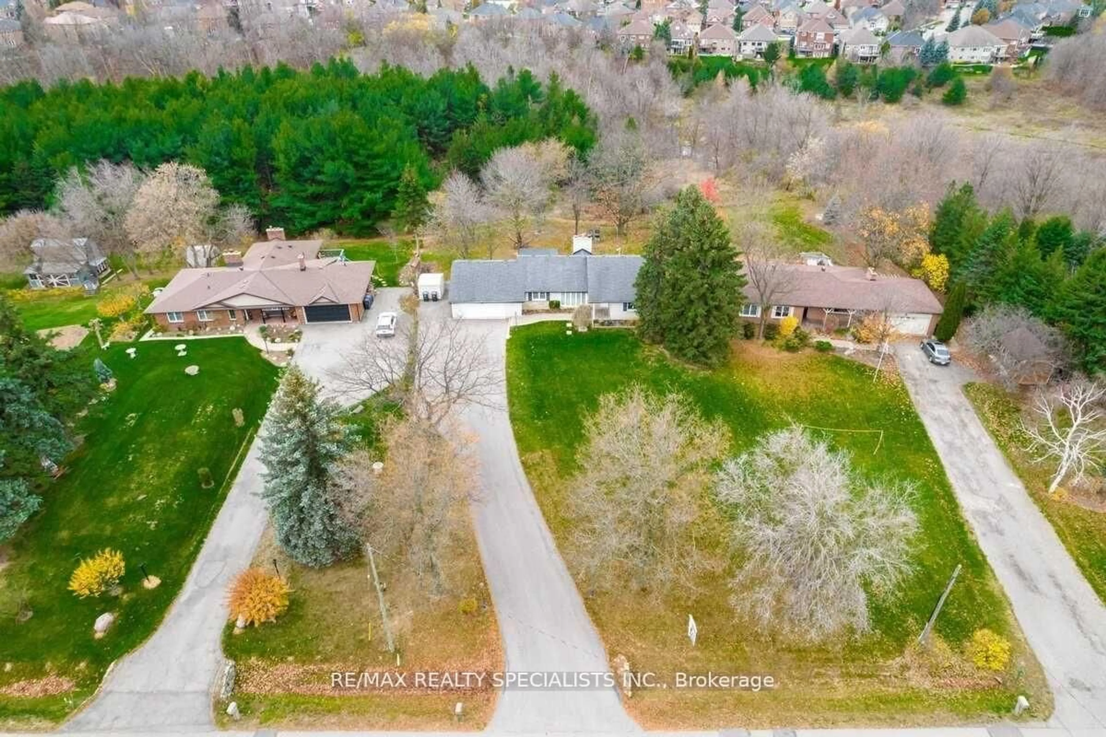 A pic from outside/outdoor area/front of a property/back of a property/a pic from drone, mountain view for 12400 Old Kennedy Rd, Caledon Ontario L7C 2E8