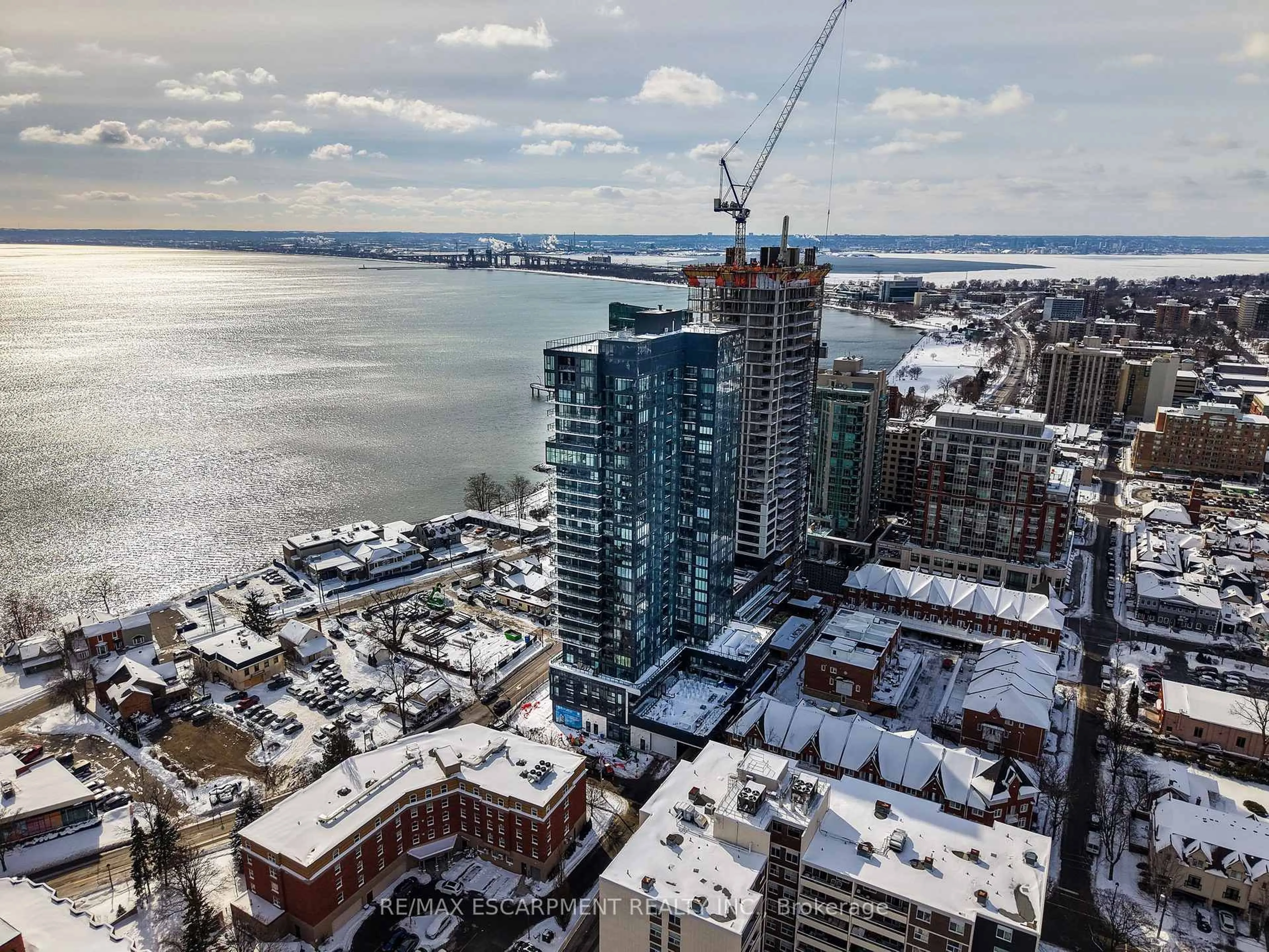 A pic from outside/outdoor area/front of a property/back of a property/a pic from drone, water/lake/river/ocean view for 370 Martha St #2106, Burlington Ontario L7R 0G9