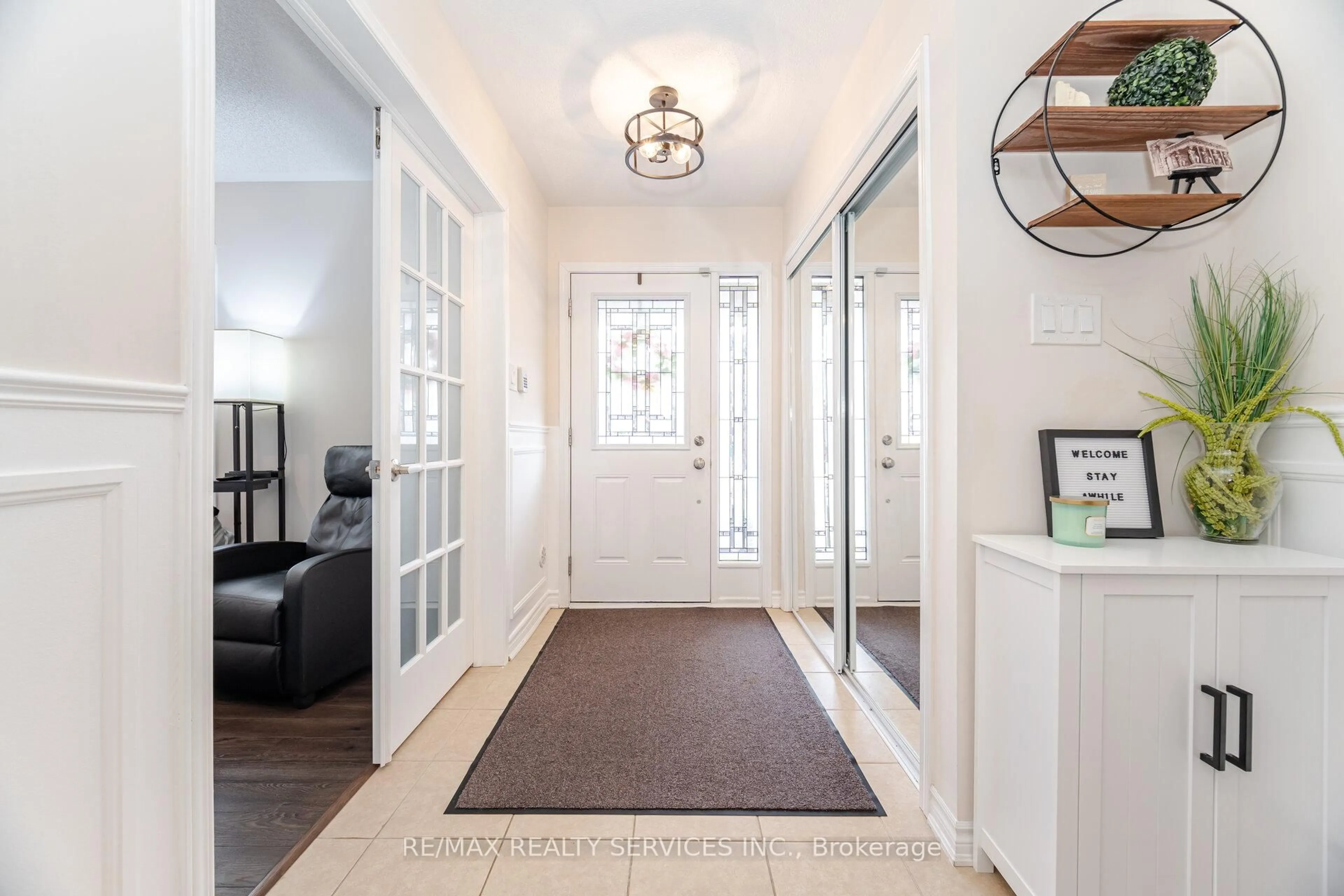 Indoor entryway for 14 Allium Rd, Brampton Ontario L7A 4H5