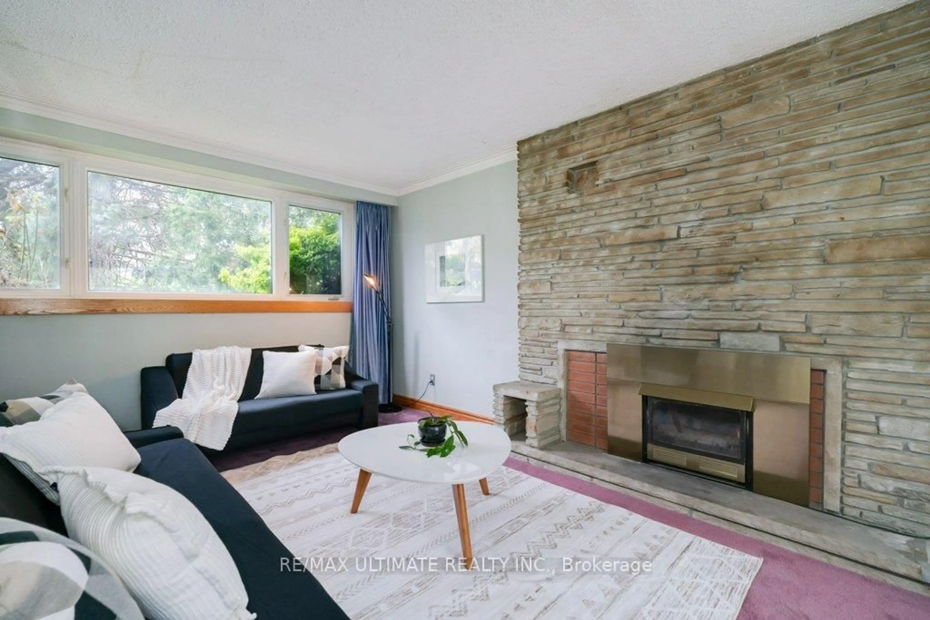 Living room with furniture, unknown for 26 Gracefield Ave, Toronto Ontario M6L 1L1