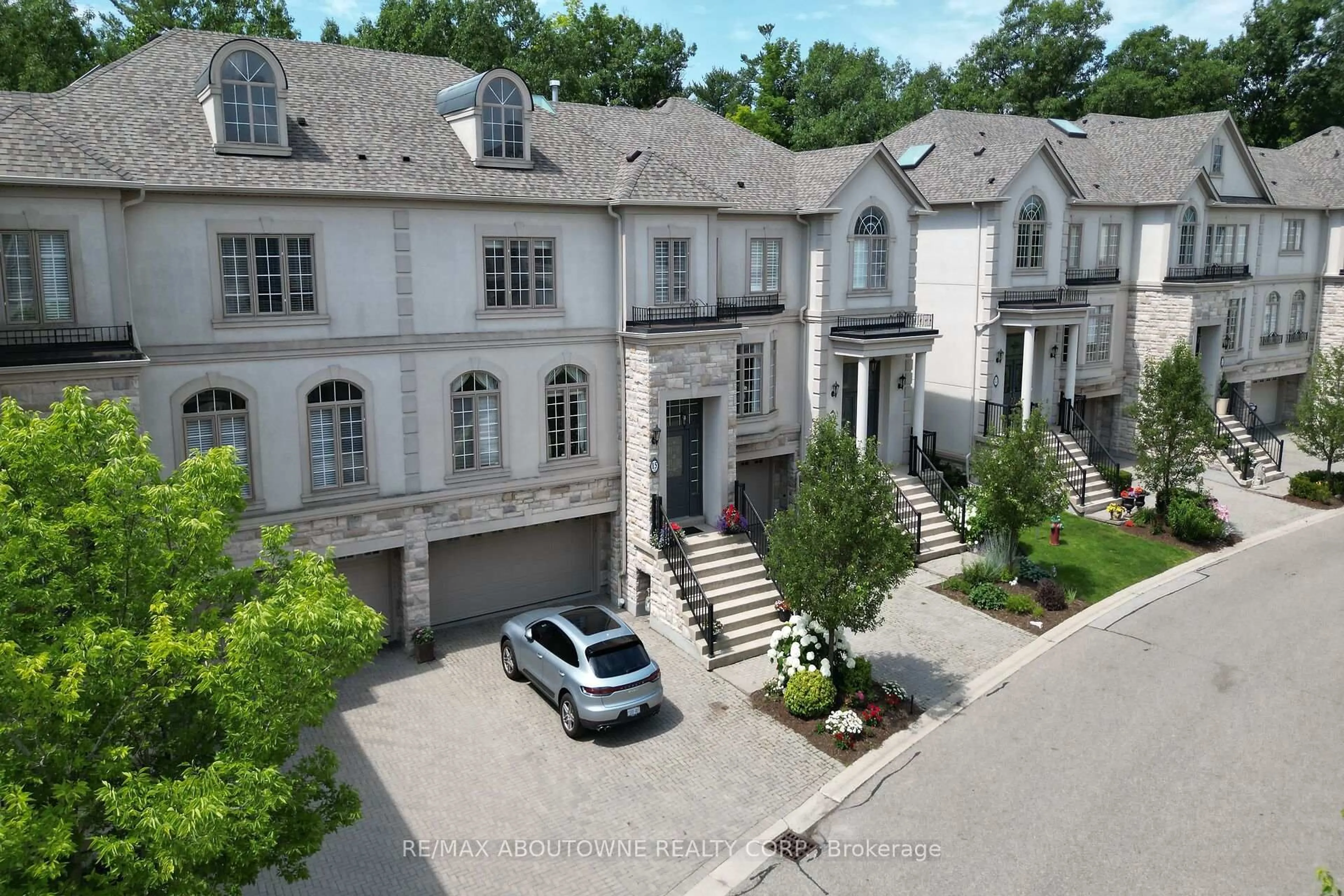 A pic from outside/outdoor area/front of a property/back of a property/a pic from drone, street for 2400 Neyagawa Blvd #15, Oakville Ontario L6H 7P5