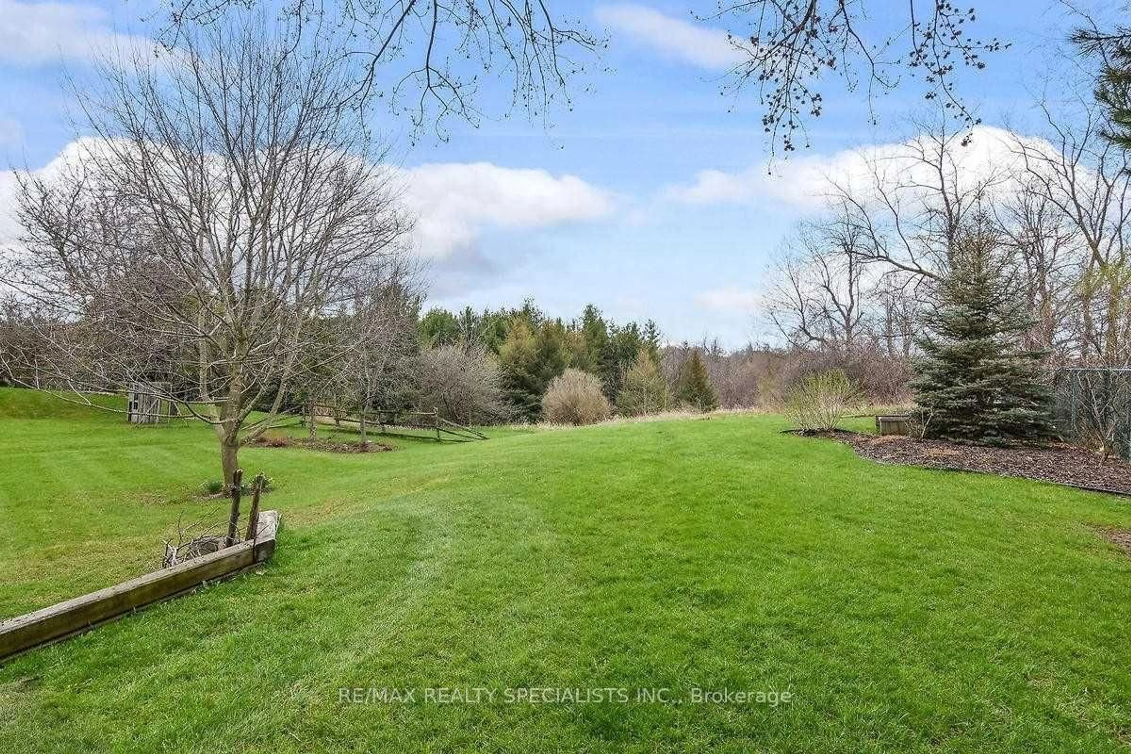 A pic from outside/outdoor area/front of a property/back of a property/a pic from drone, forest/trees view for 12410 Kennedy Rd, Caledon Ontario L7C 2E8