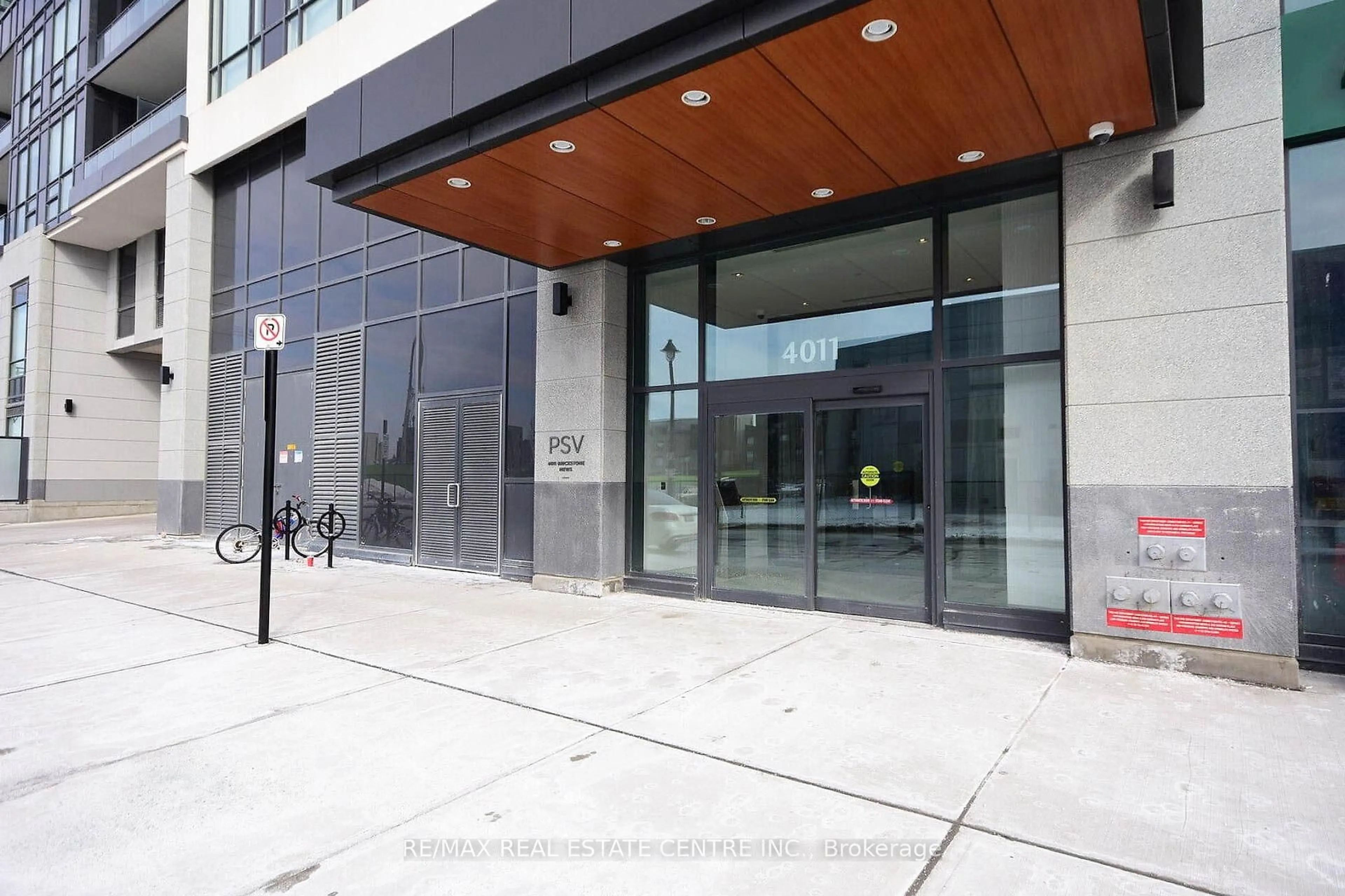 Indoor foyer for 4011 Brickstone Mews #516, Mississauga Ontario L5B 0J7