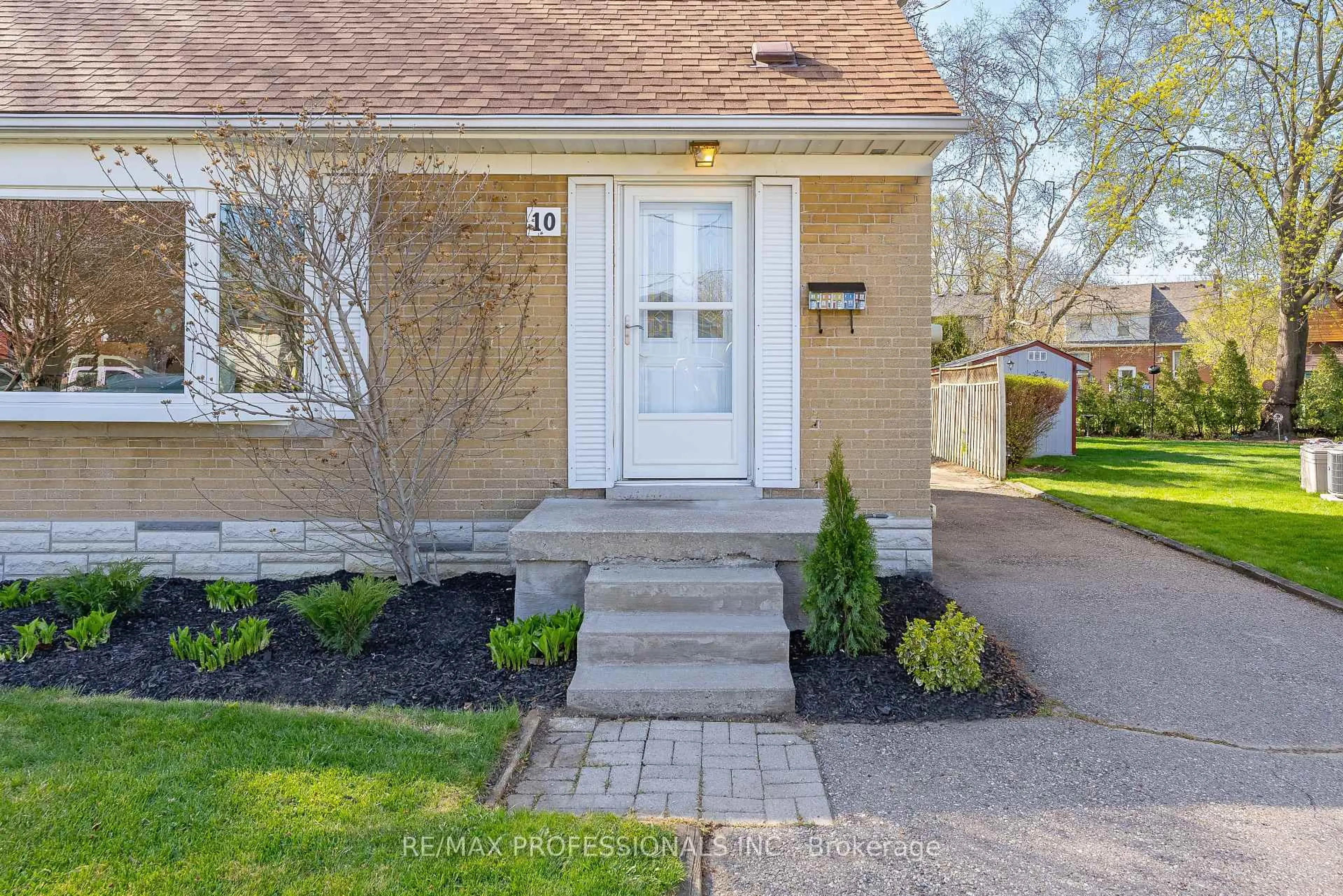 Unknown for 10 Woodbury Pl, Toronto Ontario M8W 1Y1
