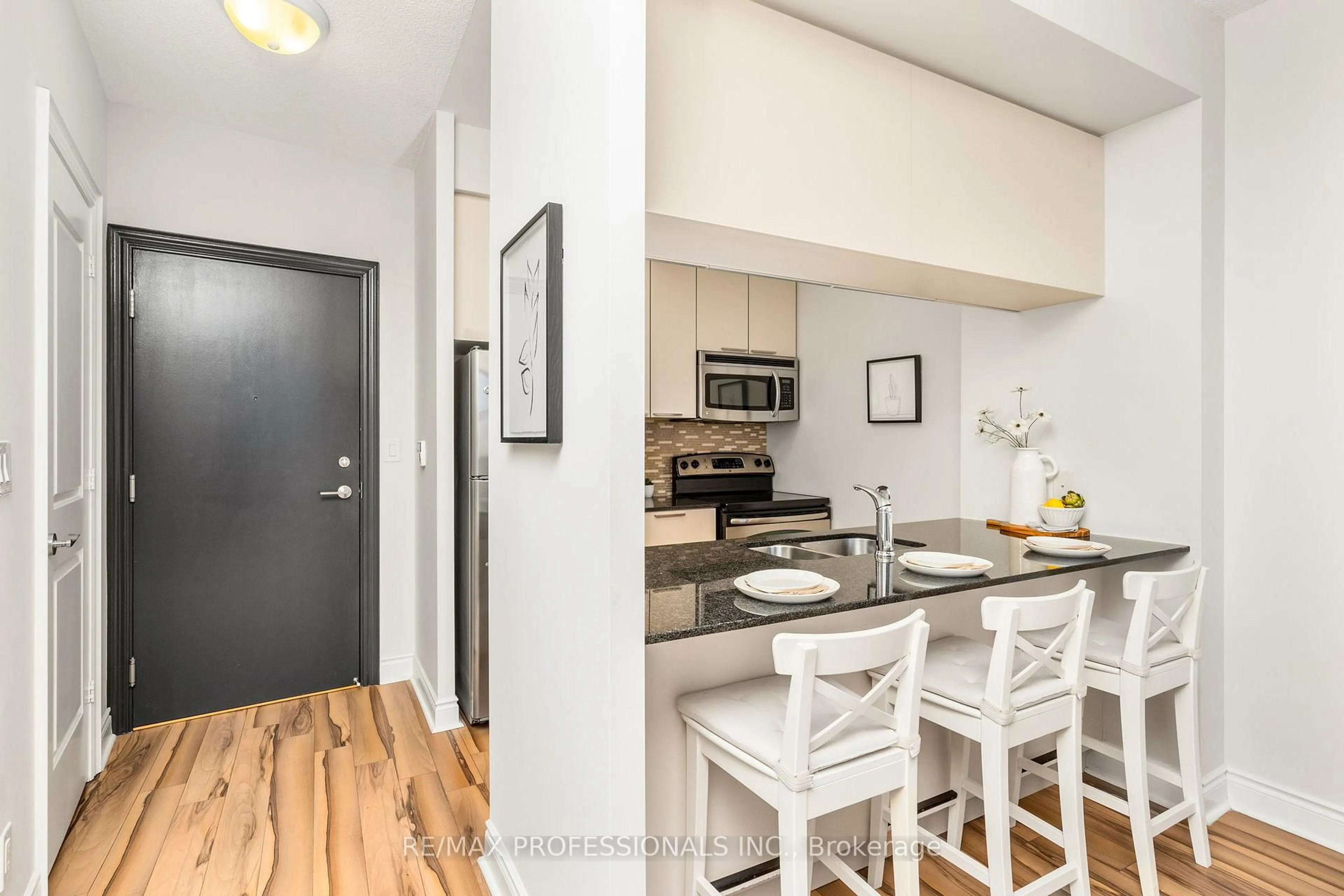 Unknown for 16 Brookers Lane #302, Toronto Ontario M8V 0A5