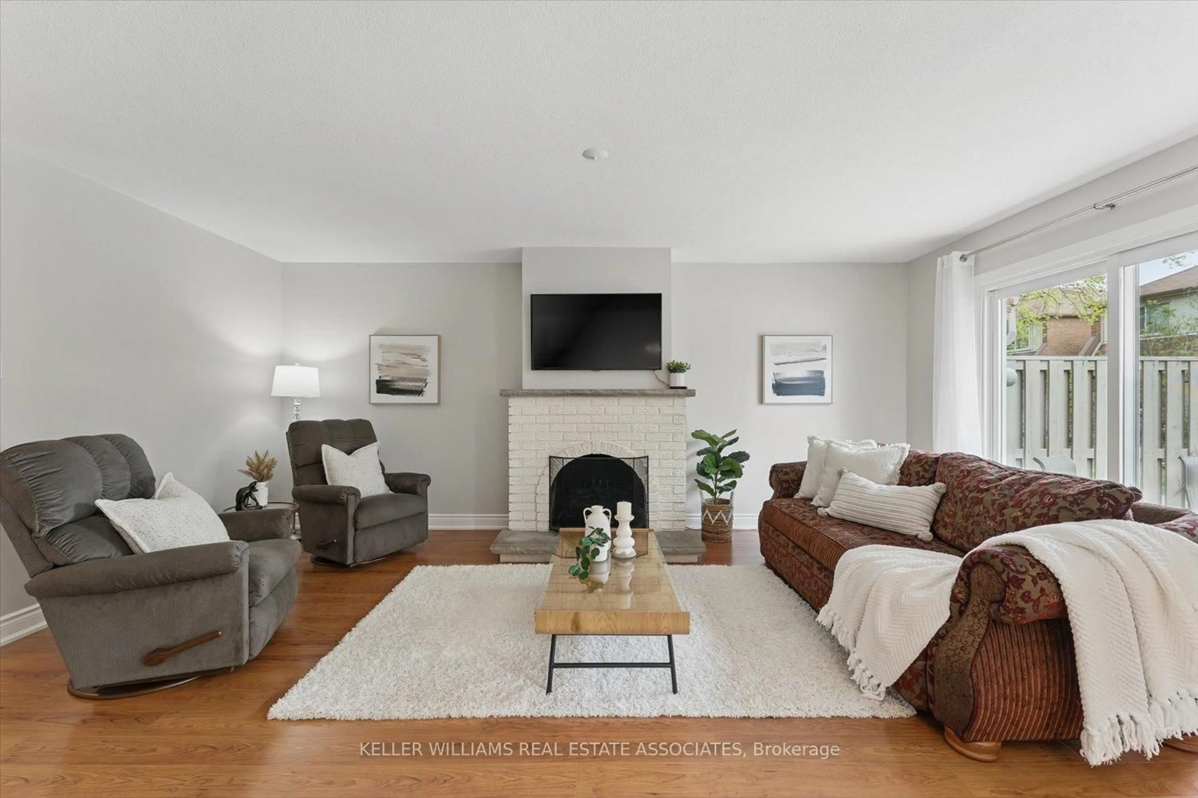 Living room with furniture, unknown for 150 South Service Rd #24, Mississauga Ontario L5G 2R9