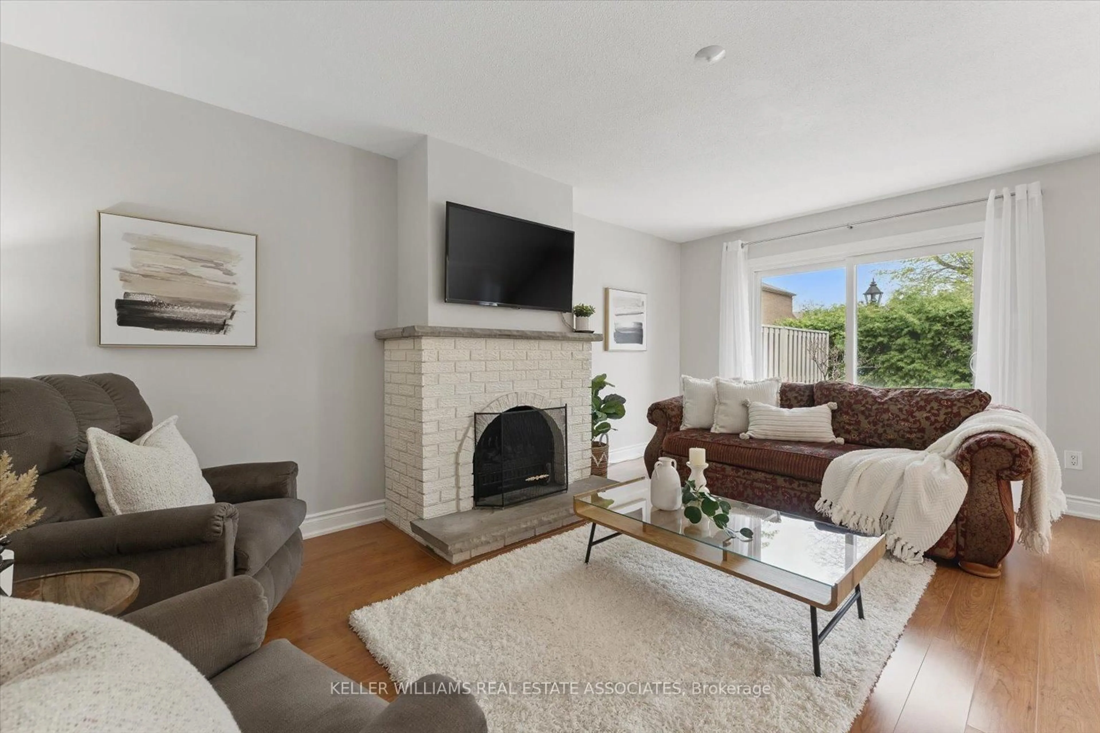 Living room with furniture, unknown for 150 South Service Rd #24, Mississauga Ontario L5G 2R9
