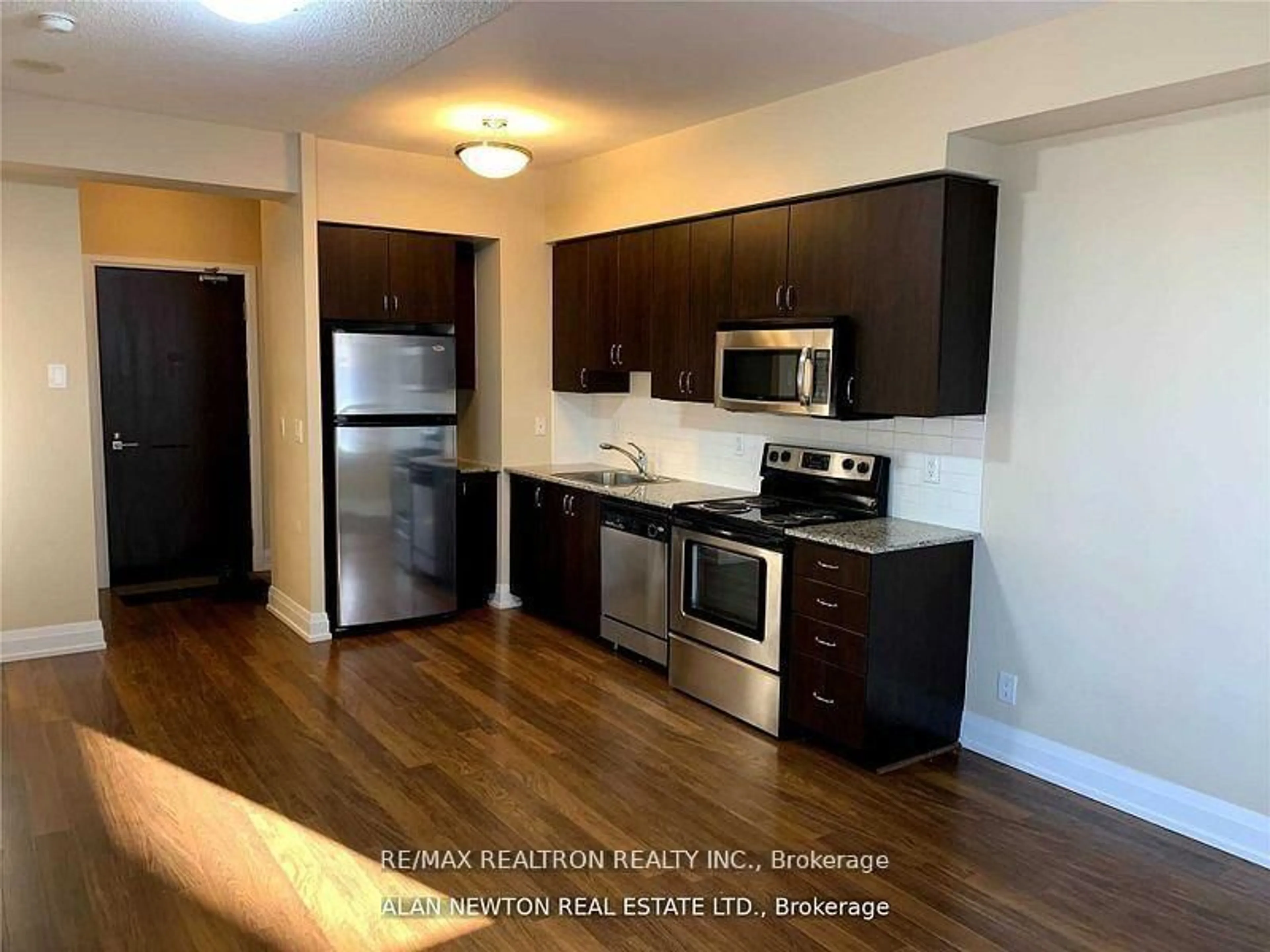 Standard kitchen, wood/laminate floor for 1 De Boers Dr #314, Toronto Ontario M3J 0G6