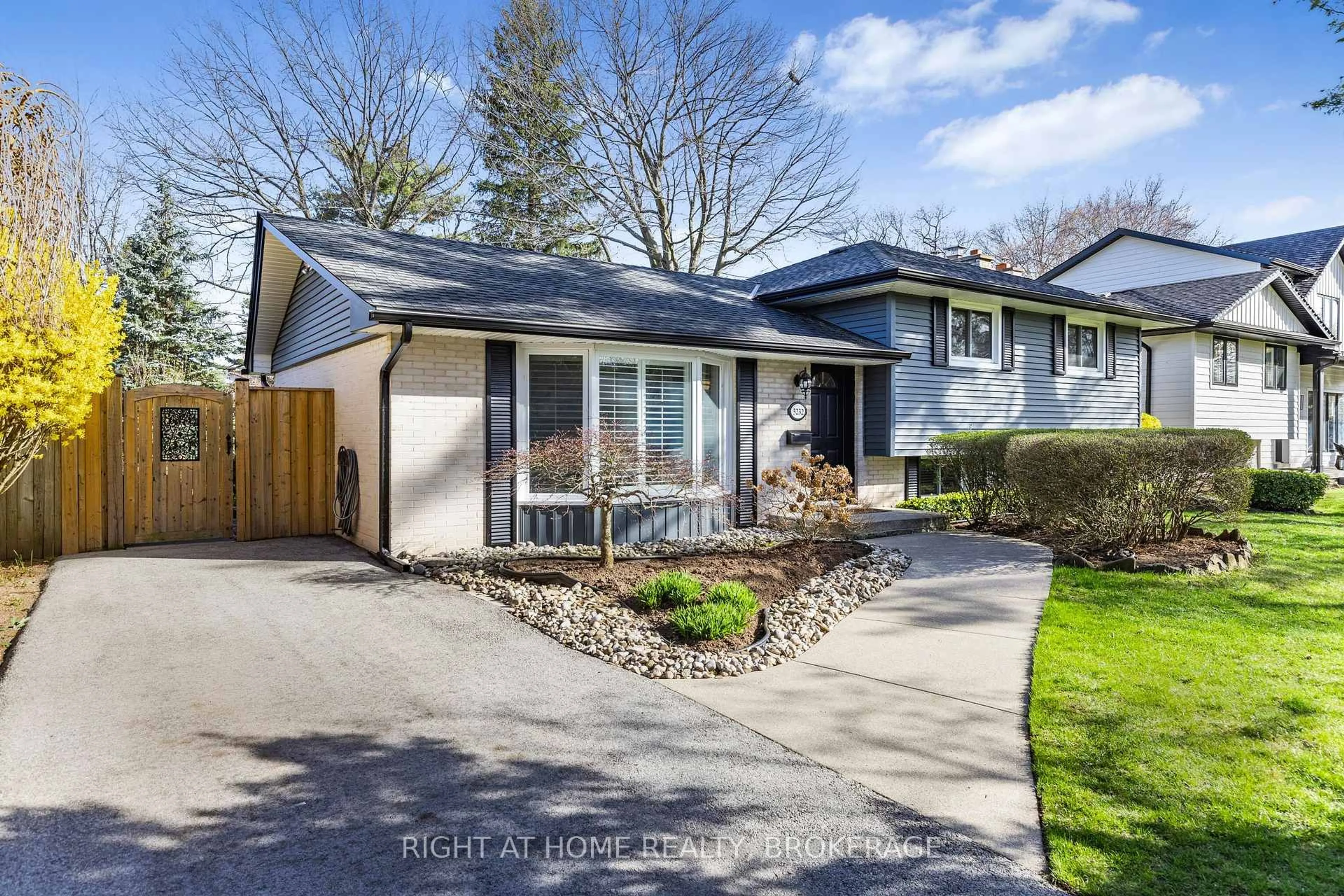 Unknown for 5232 Mulberry Dr, Burlington Ontario L7L 3P4