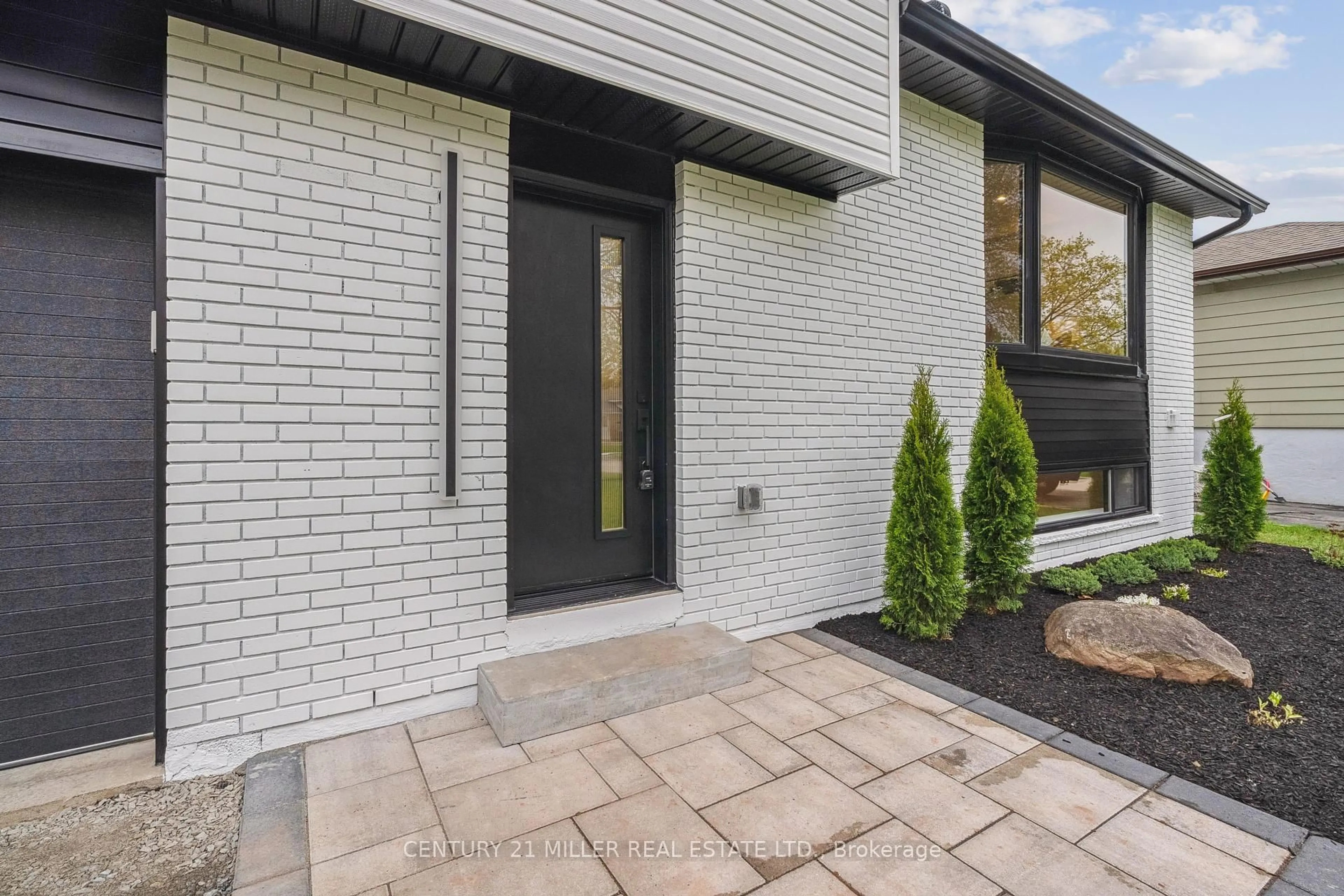 Home with brick exterior material, street for 5436 Windermere Dr, Burlington Ontario L7L 3M5