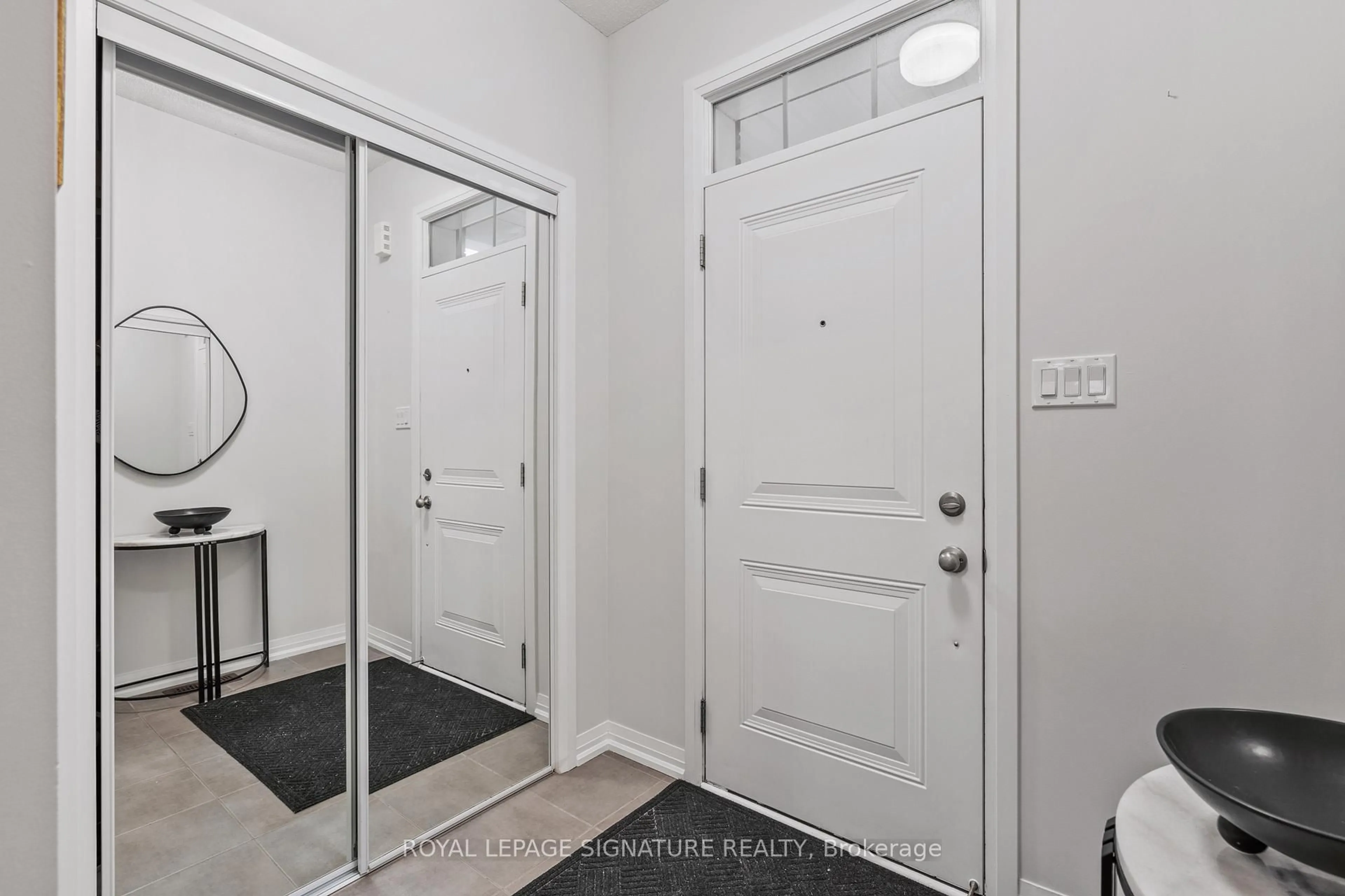 Indoor entryway for 763 Banks Cres, Milton Ontario L9T 9A3