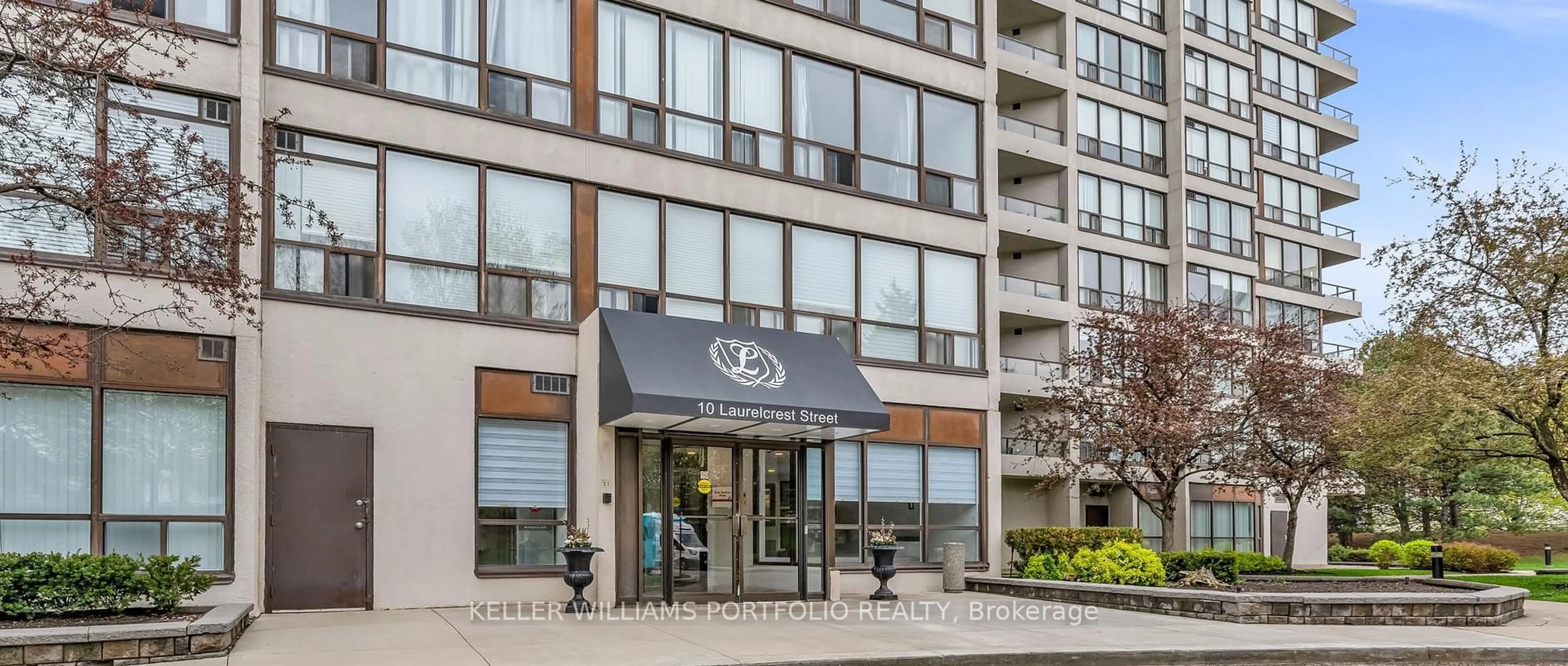 Indoor foyer for 10 Laurelcrest St #501, Brampton Ontario L6S 5Y3