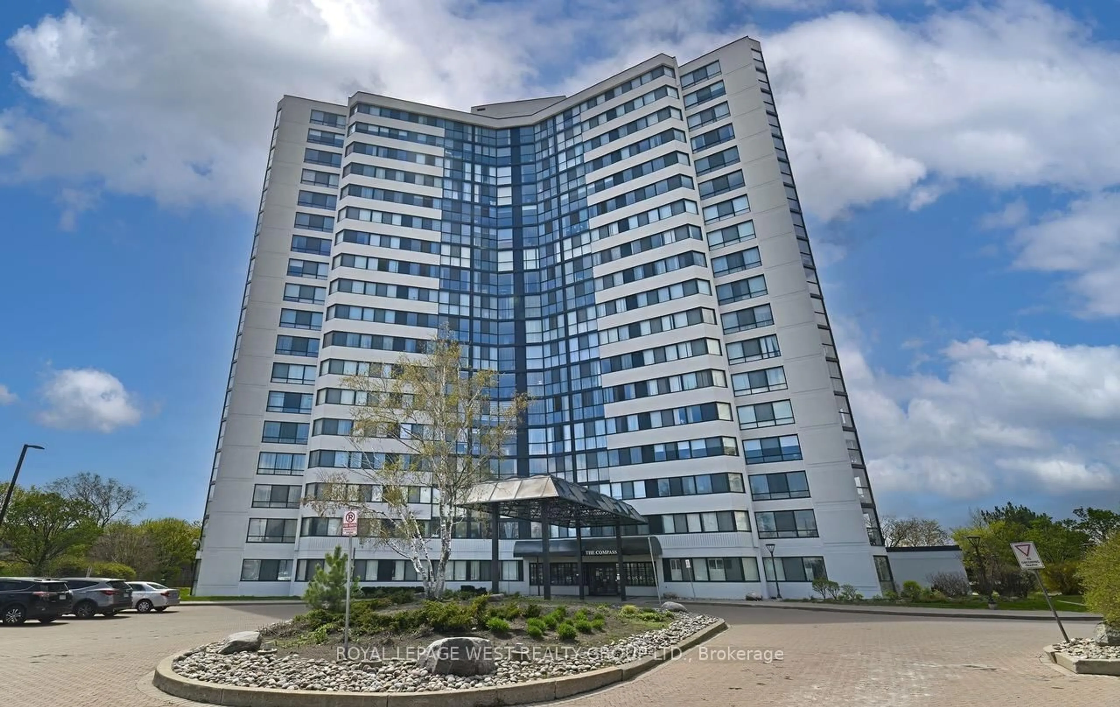 Indoor foyer for 1360 Rathburn Rd #Ph04, Mississauga Ontario L4W 4H4