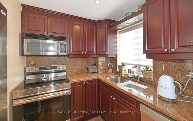 Additional property image - 1360 Rathburn Rd Unit Ph04