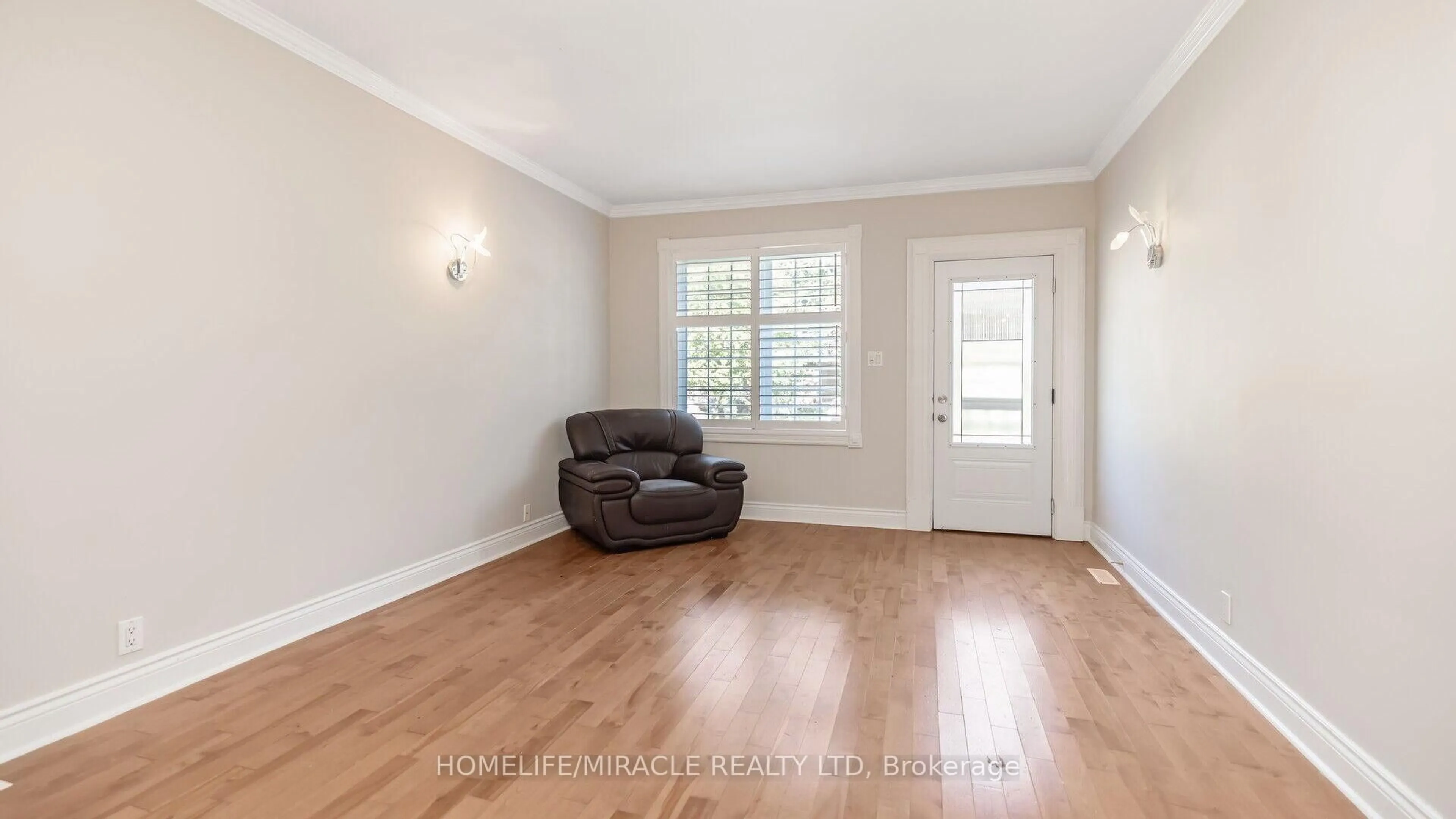 Living room with furniture, wood/laminate floor for 112 Troy St, Mississauga Ontario L5G 1S7