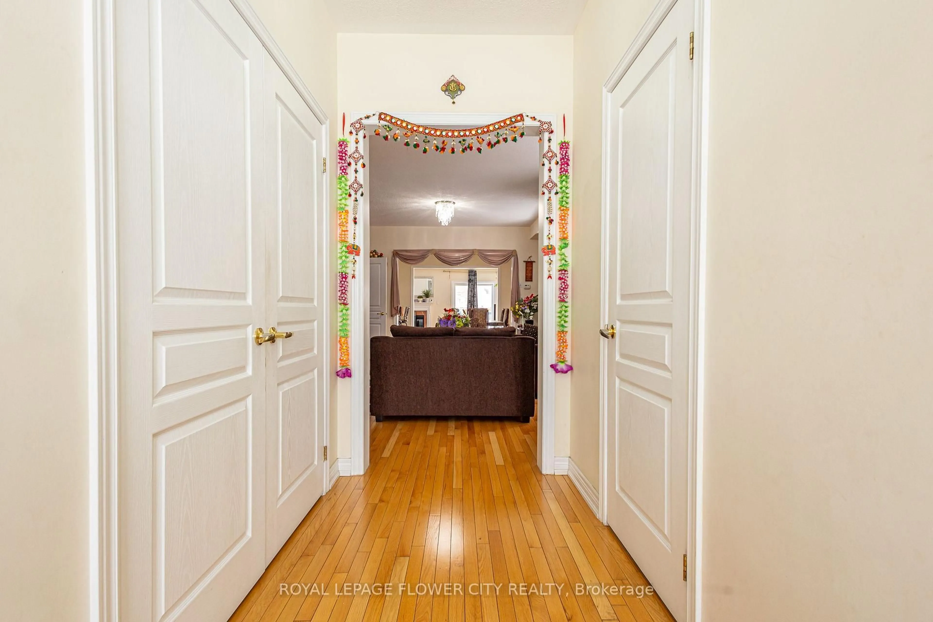 Indoor entryway for 8 Washburn Rd, Brampton Ontario L6P 3V7