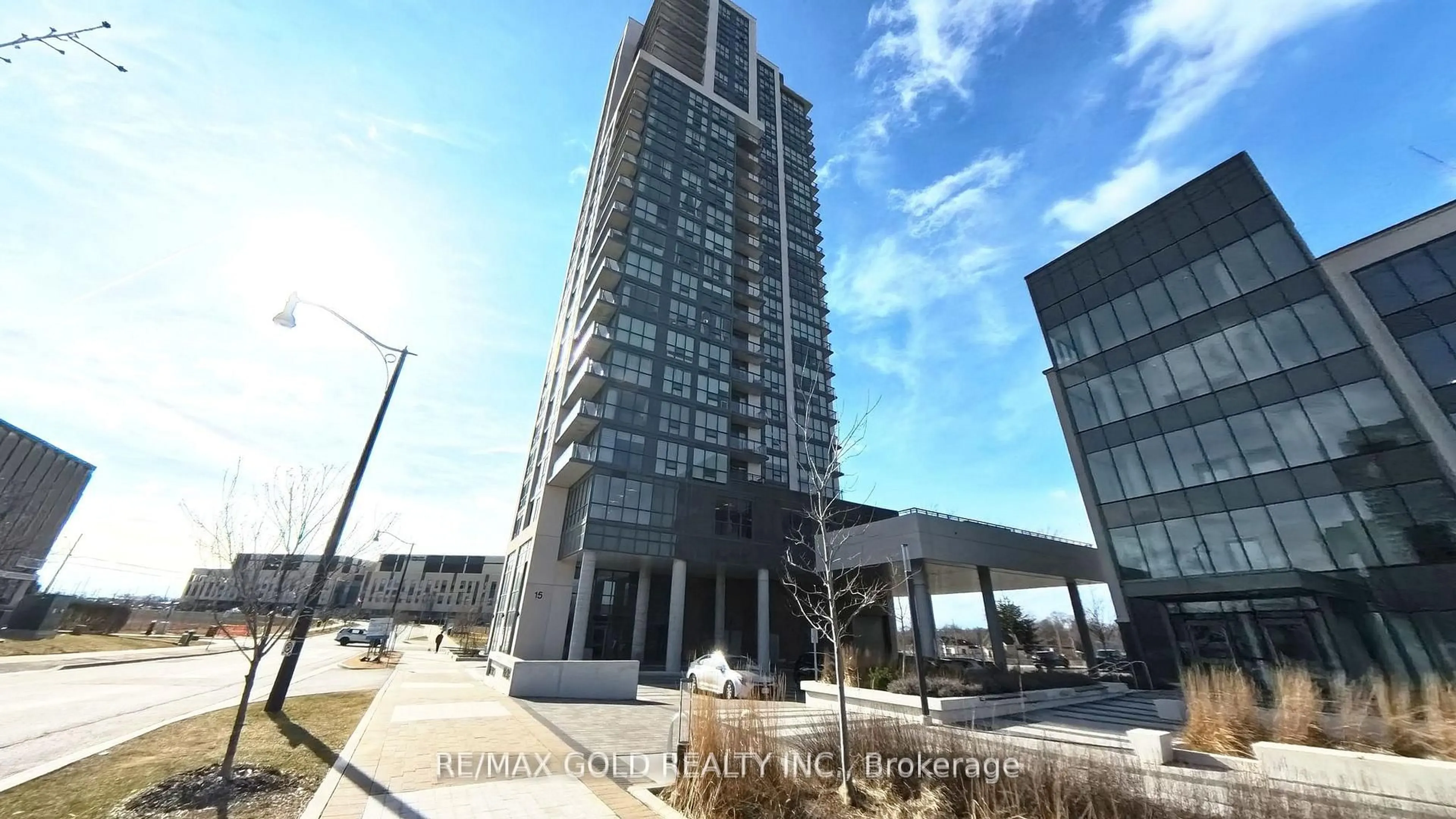Indoor foyer for 15 Lynch St #704, Brampton Ontario L6W 2Z8