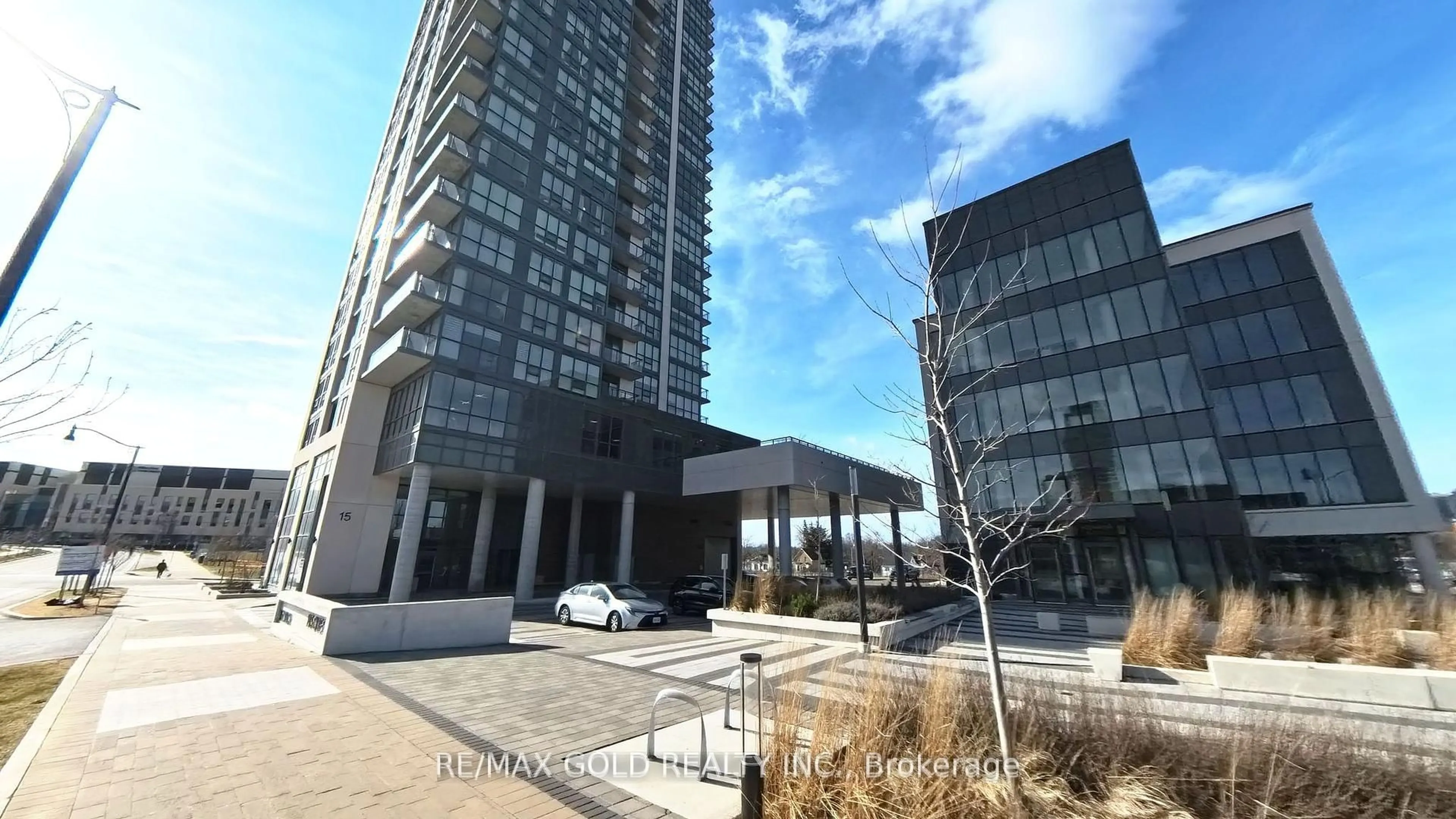 Indoor foyer for 15 Lynch St #704, Brampton Ontario L6W 2Z8