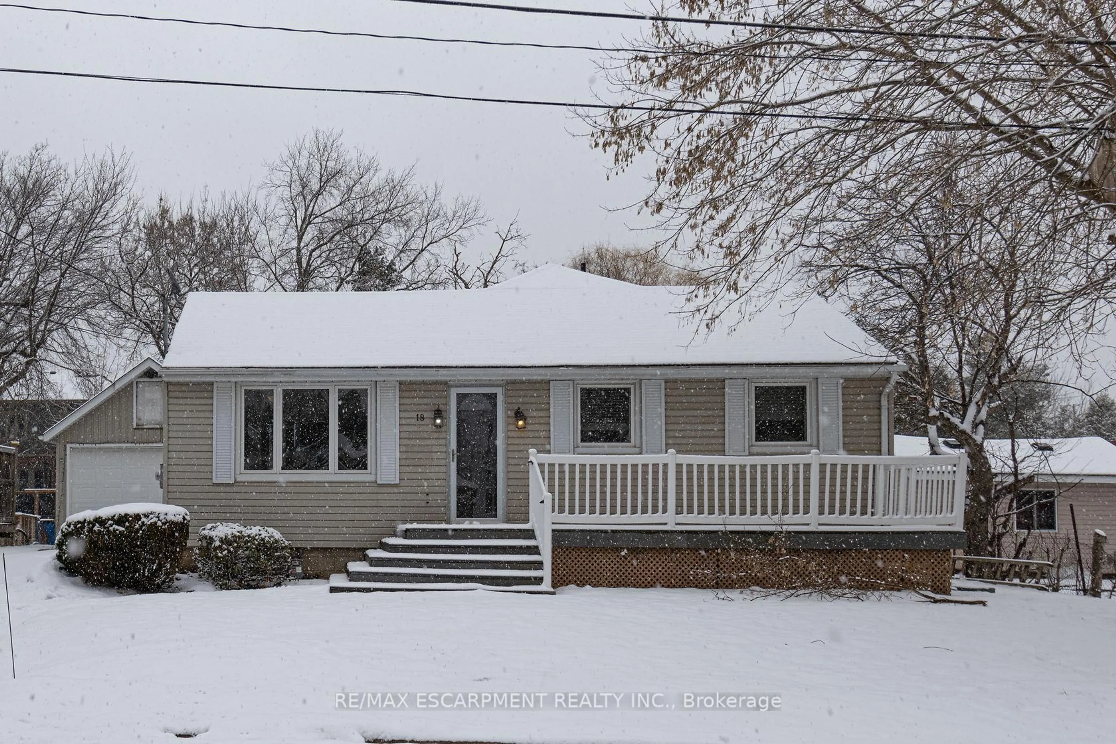 Home with vinyl exterior material, street for 18 MILES St, Milton Ontario L9T 1E4
