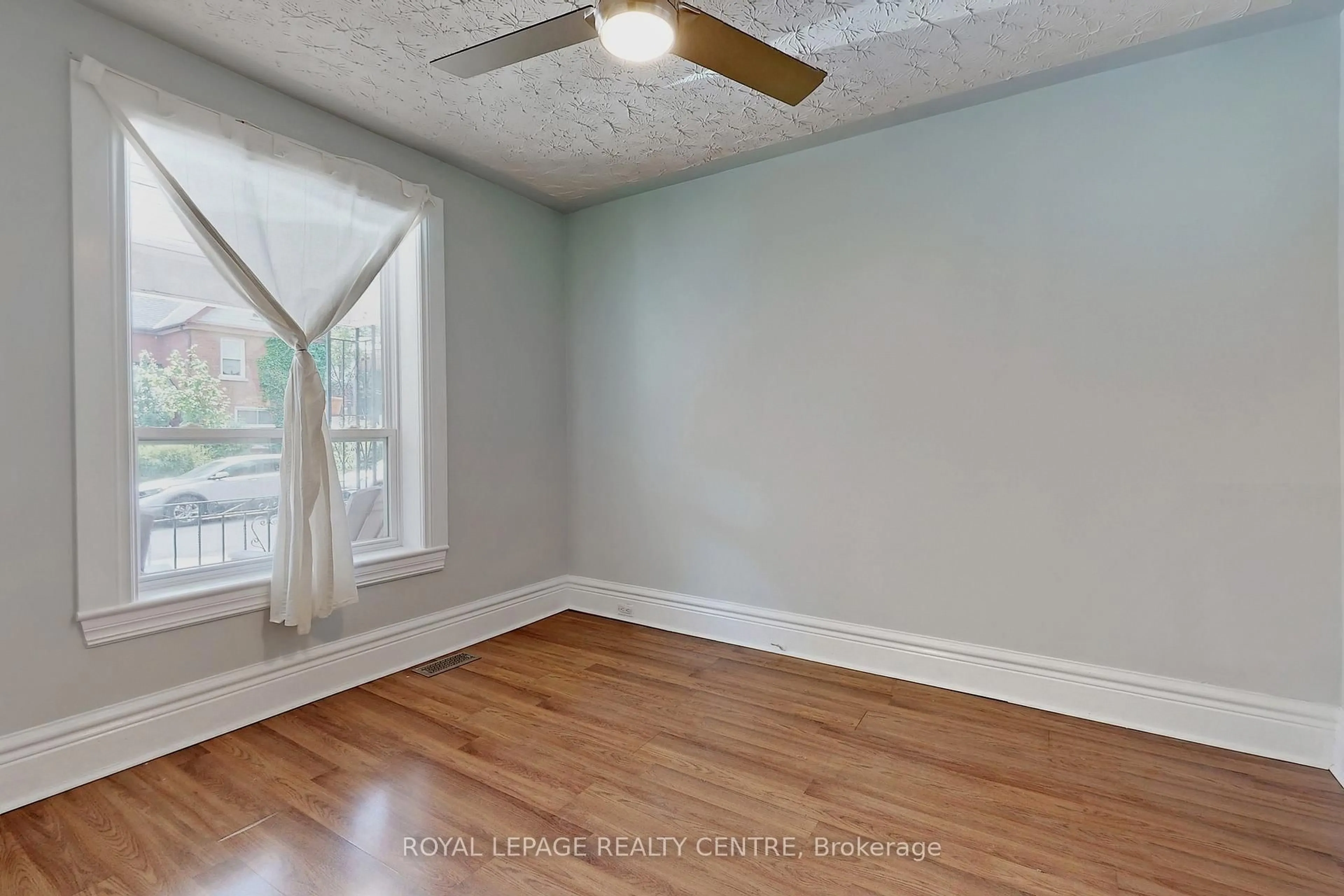 A pic of a room for 48 Northumberland St, Toronto Ontario M6H 1R1