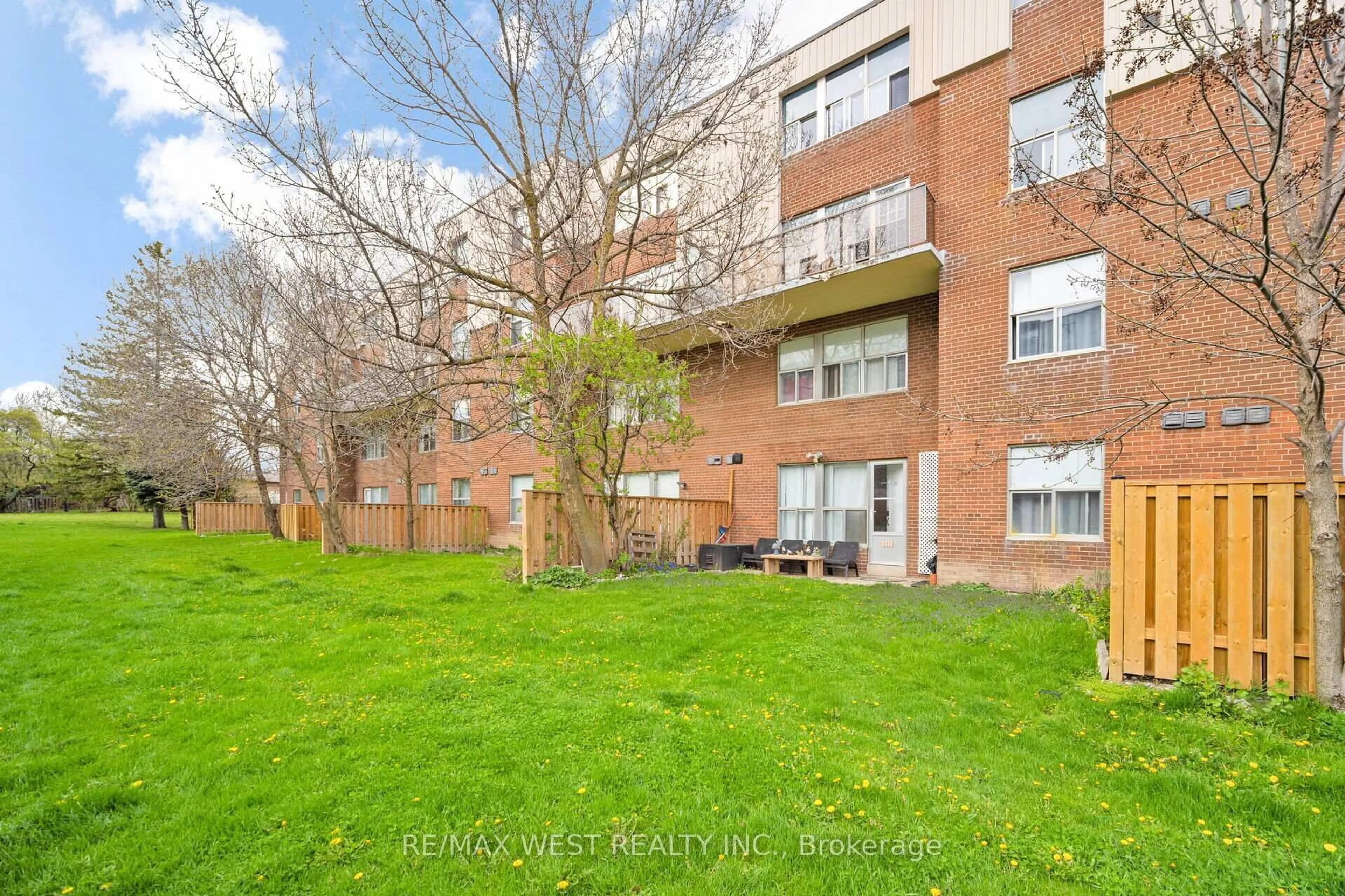 A pic from outside/outdoor area/front of a property/back of a property/a pic from drone, street for 1055 A Forestwood Dr #101, Mississauga Ontario L5C 2T8