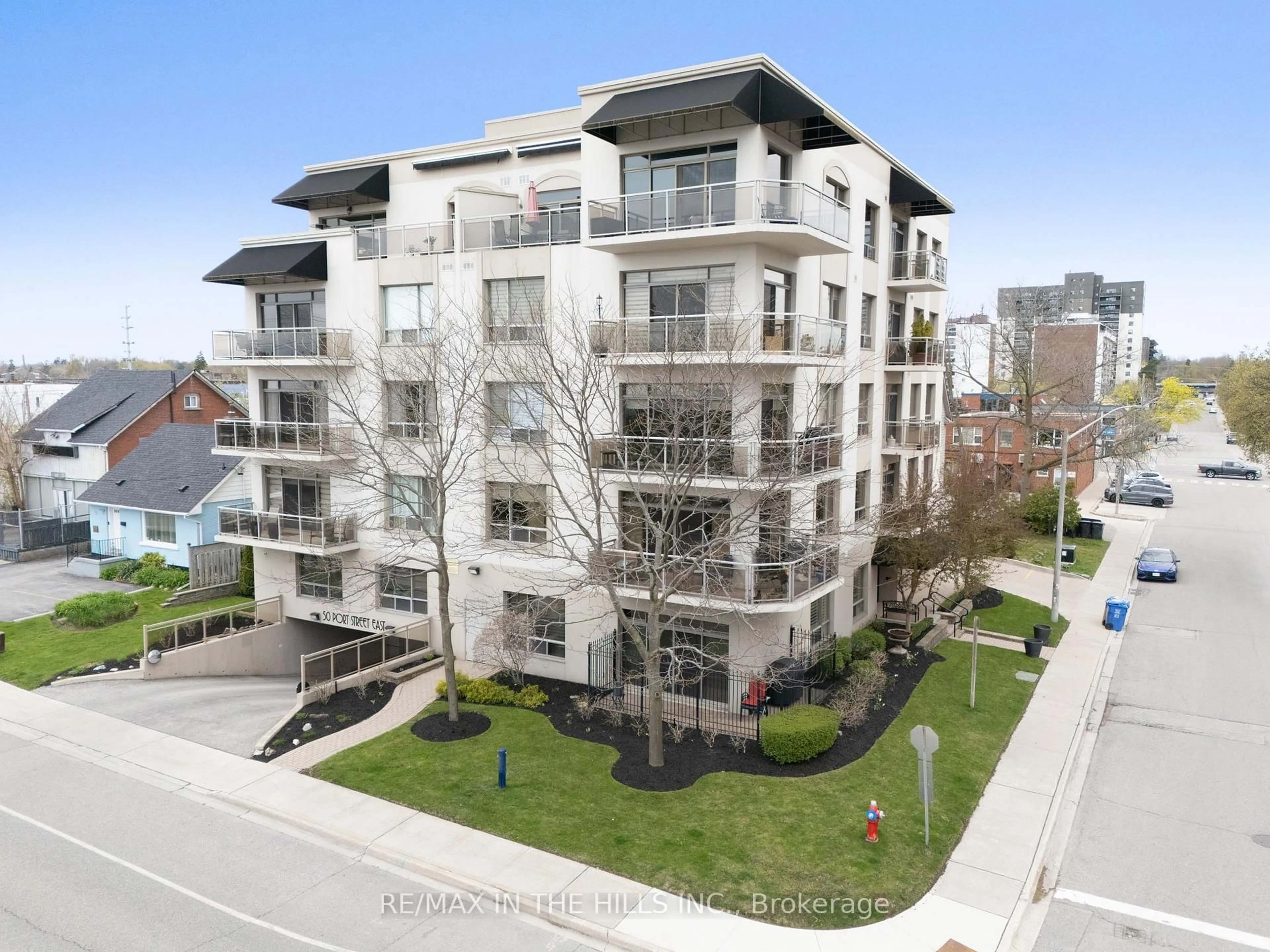A pic from outside/outdoor area/front of a property/back of a property/a pic from drone, unknown for 50 Port St #404, Mississauga Ontario L5G 1C1