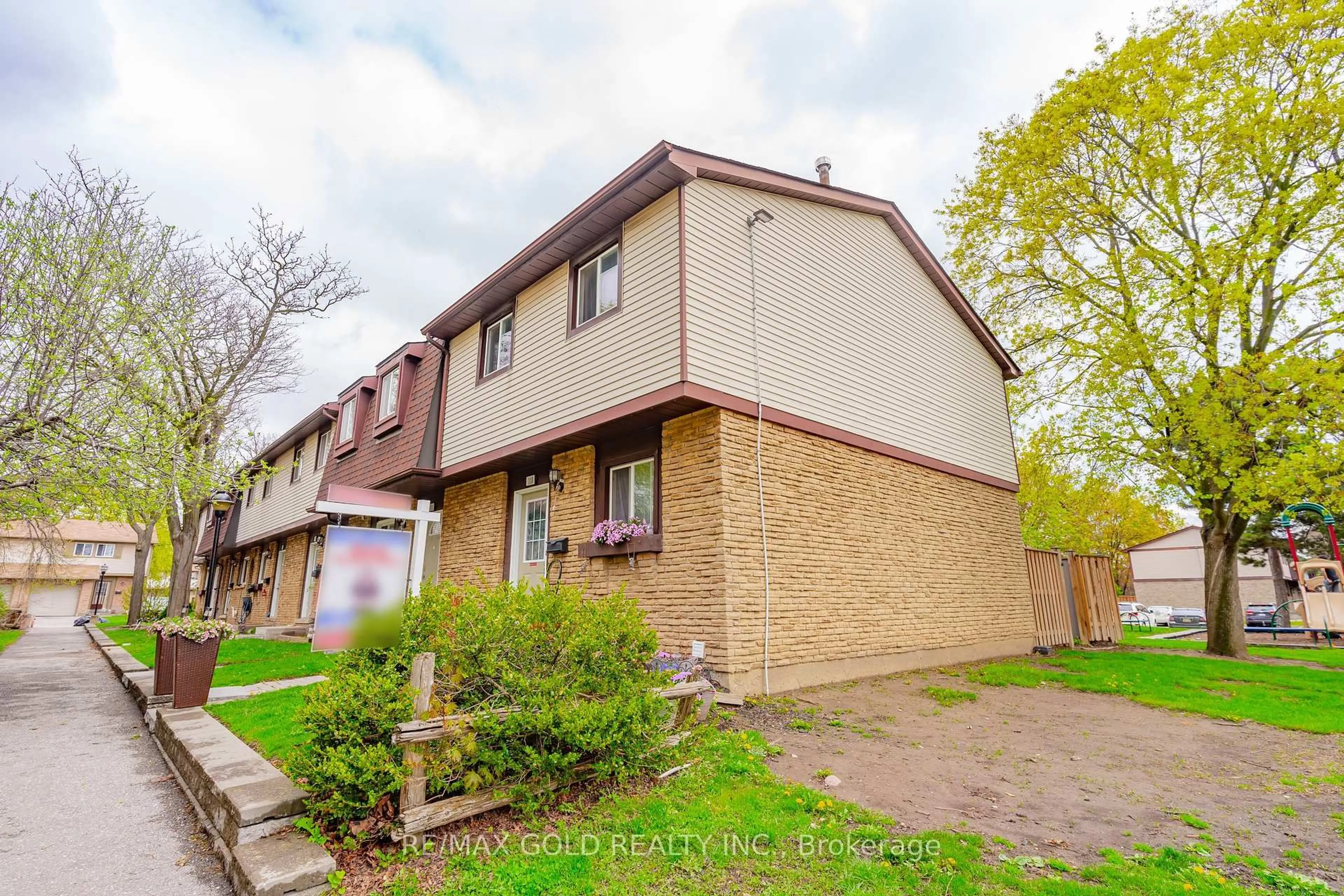 Unknown for 45 Hansen Rd #110, Brampton Ontario L6V 3C5