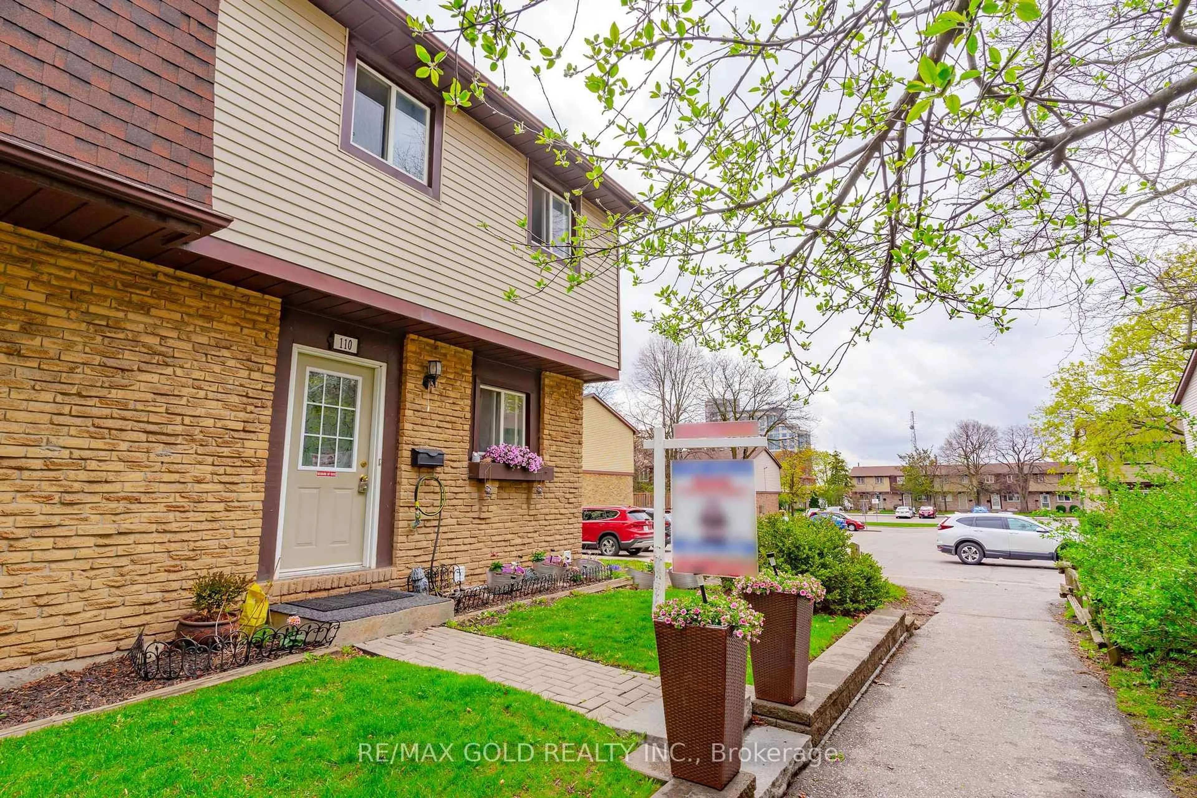 Home with brick exterior material, street for 45 Hansen Rd #110, Brampton Ontario L6V 3C5