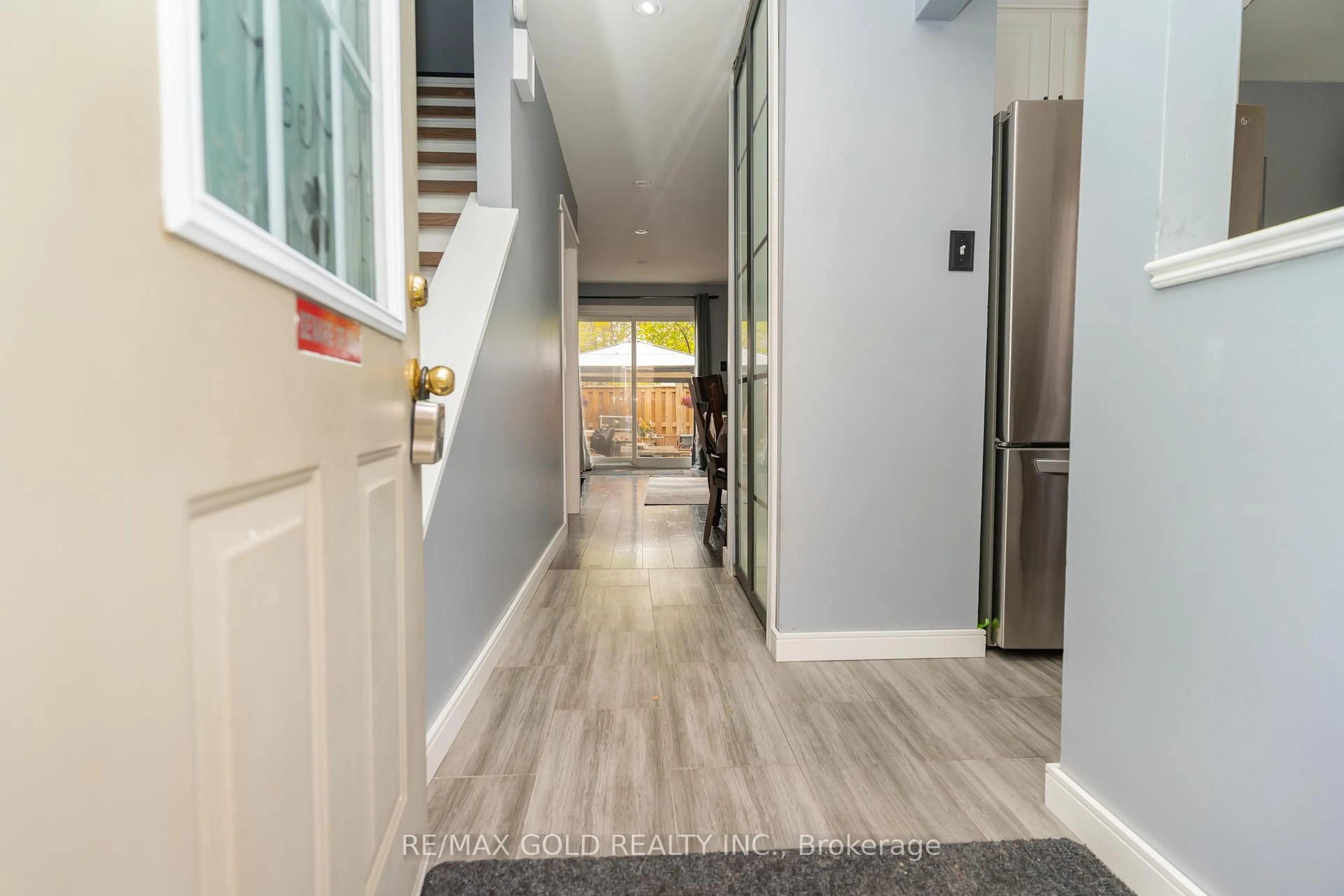Indoor entryway for 45 Hansen Rd #110, Brampton Ontario L6V 3C5