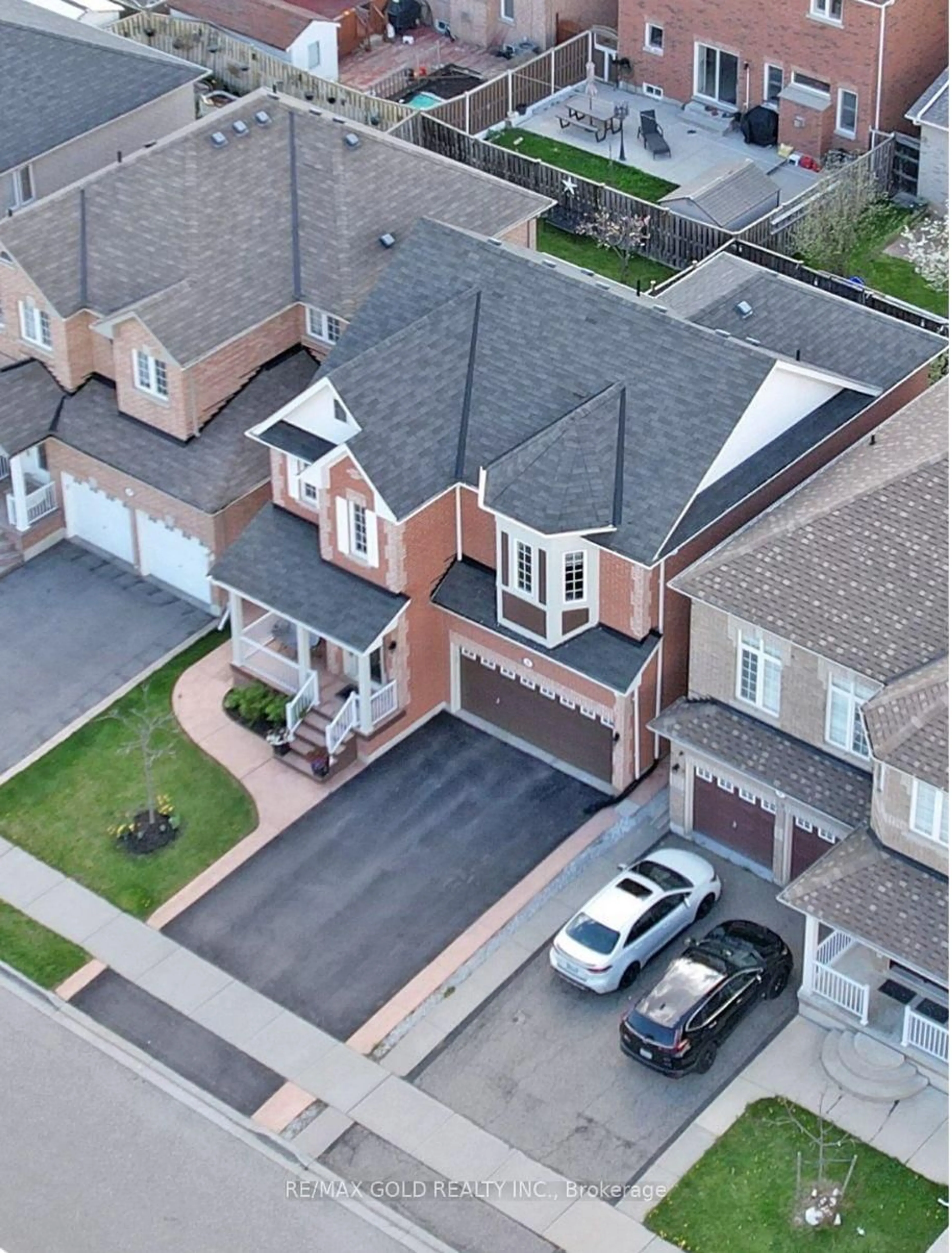 A pic from outside/outdoor area/front of a property/back of a property/a pic from drone, street for 6 Foxhollow Rd, Brampton Ontario L7A 1M3