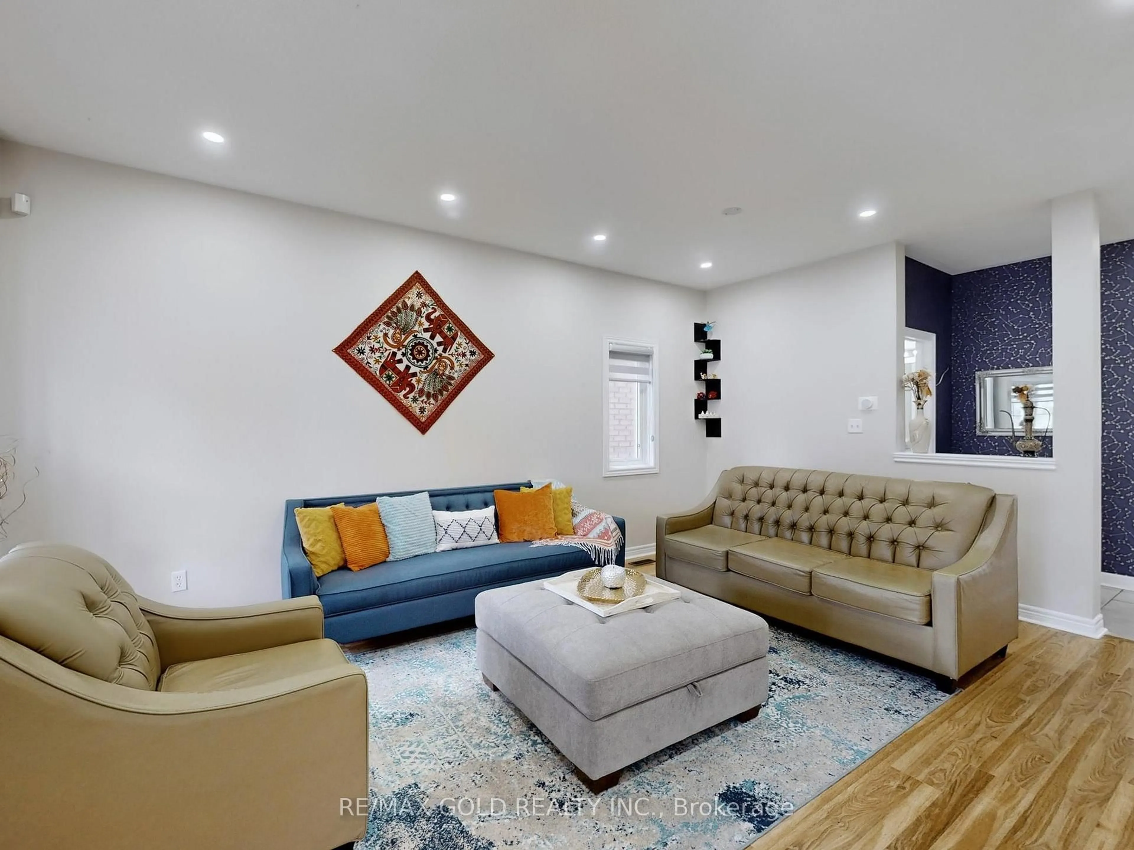 Living room with furniture, unknown for 6 Foxhollow Rd, Brampton Ontario L7A 1M3