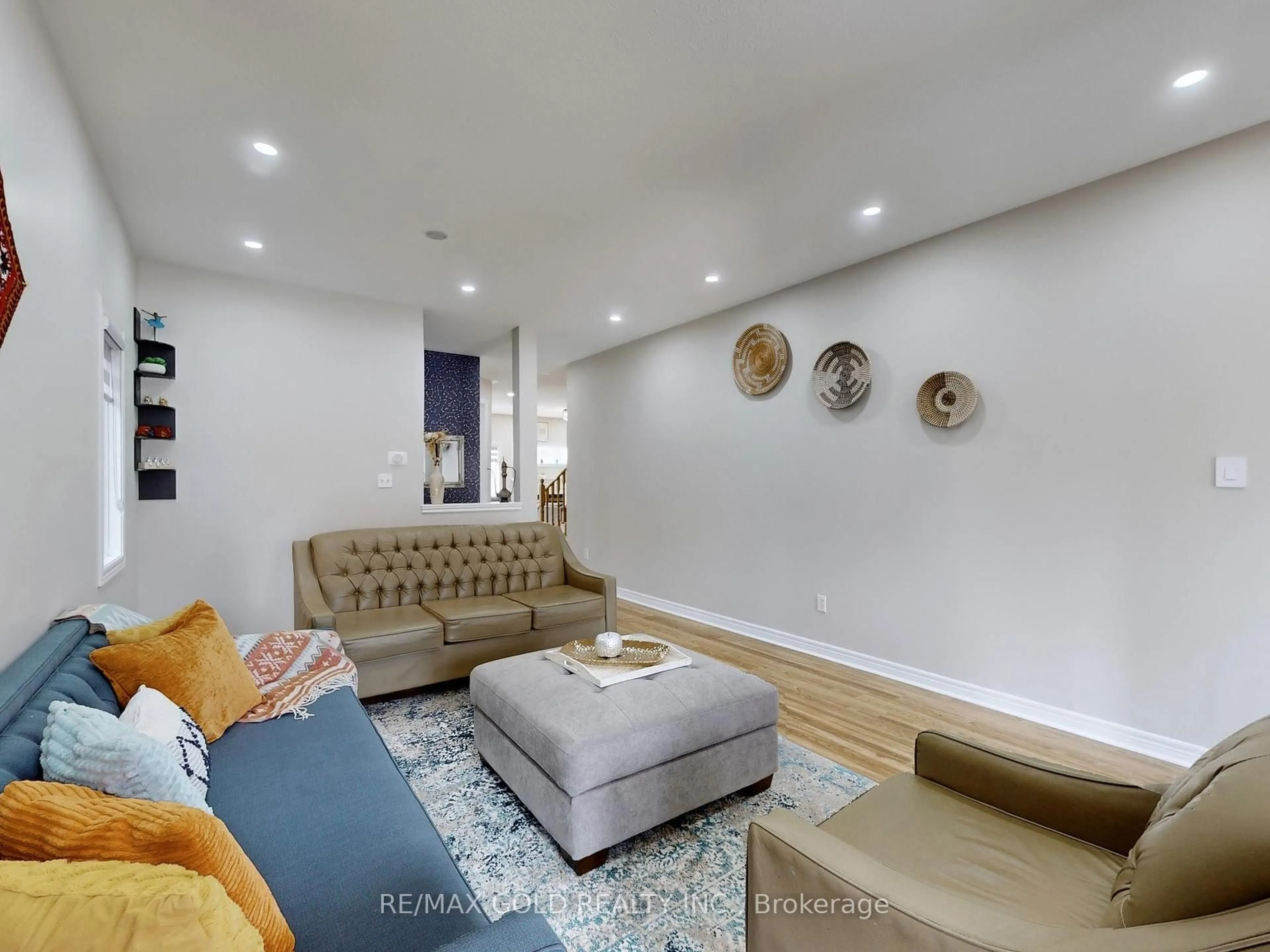 Living room with furniture, unknown for 6 Foxhollow Rd, Brampton Ontario L7A 1M3