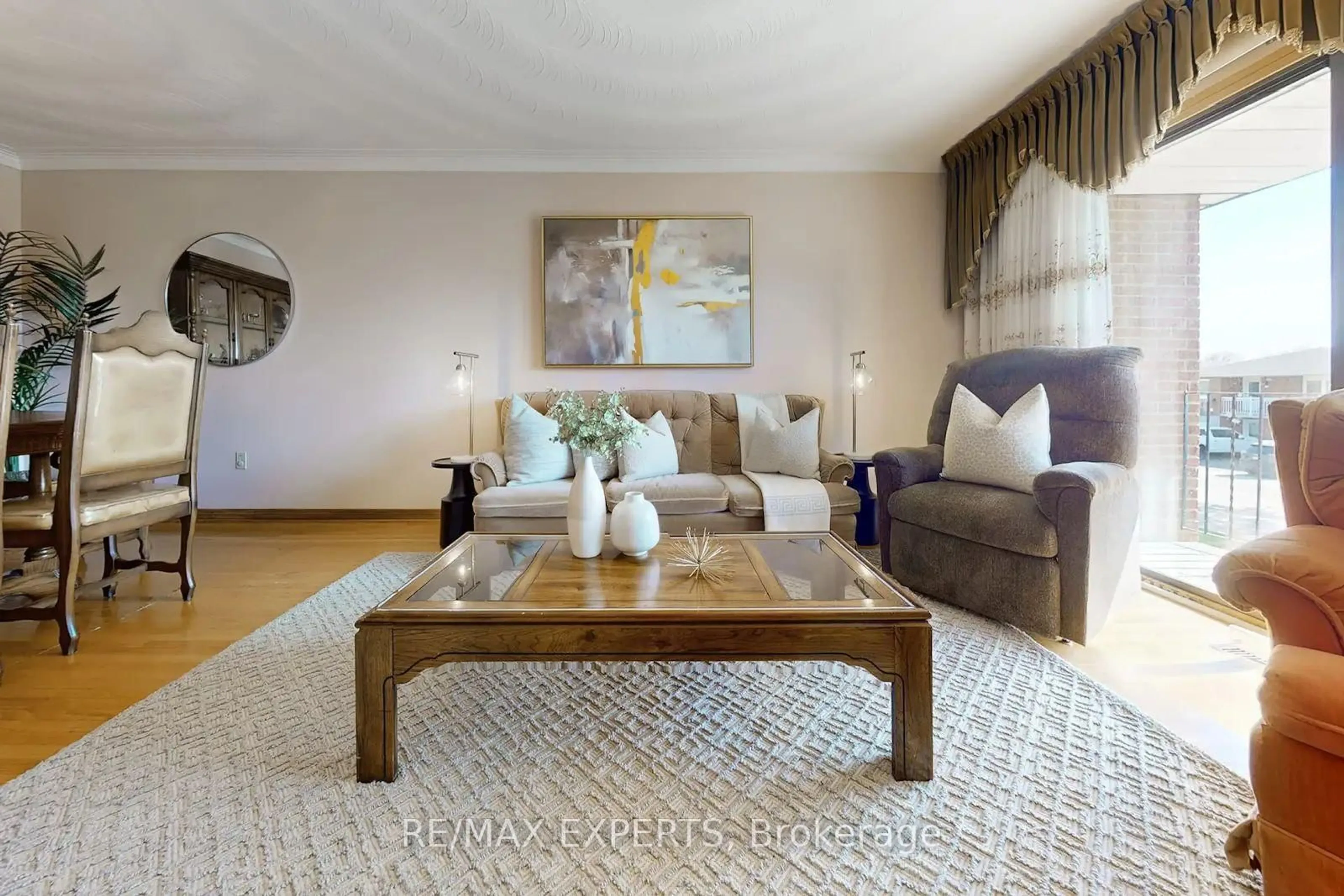 Living room with furniture, unknown for 146 Sawmill Rd, Toronto Ontario M3L 2K4