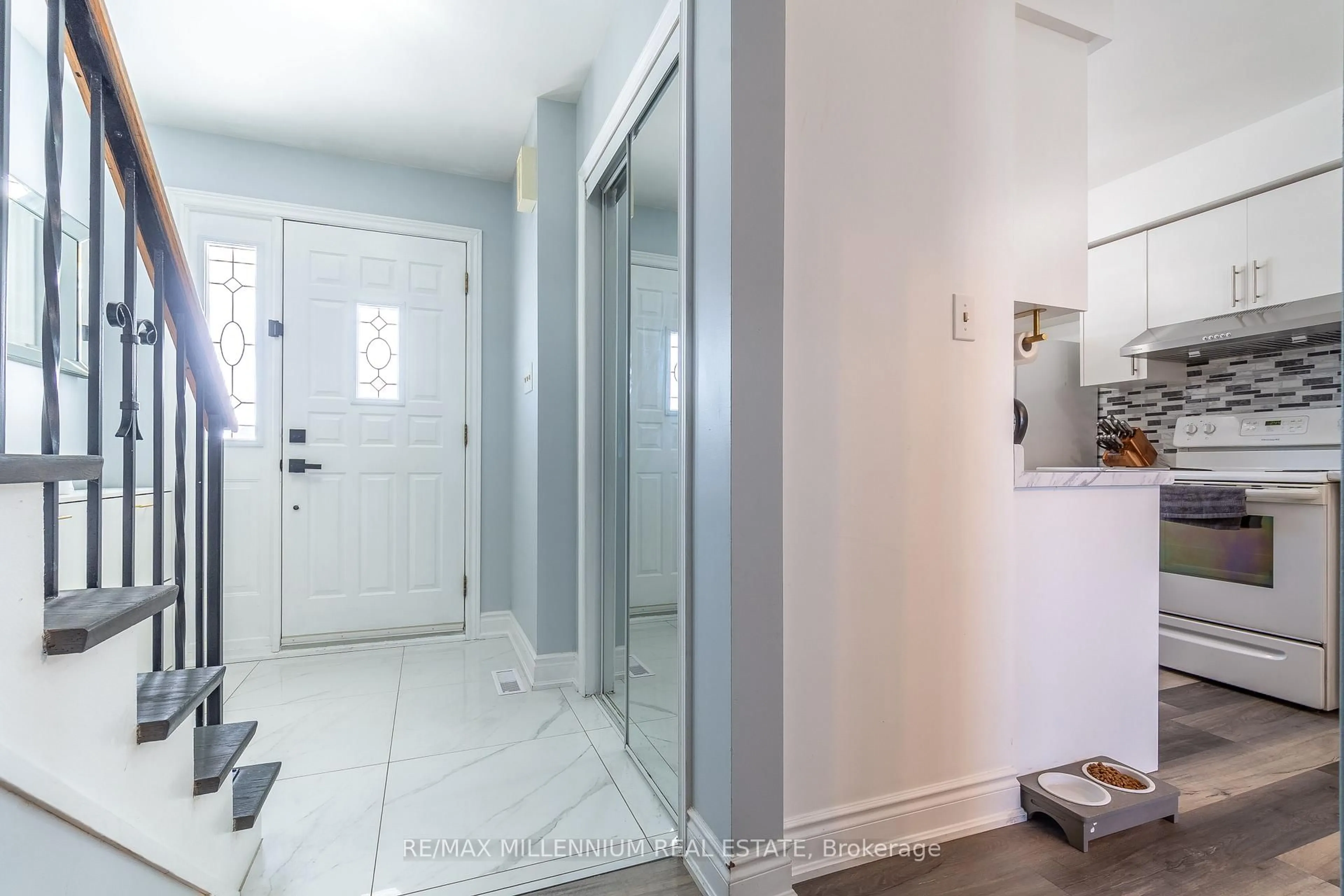 Indoor entryway for 52 Village Crt, Brampton Ontario L6W 1A6