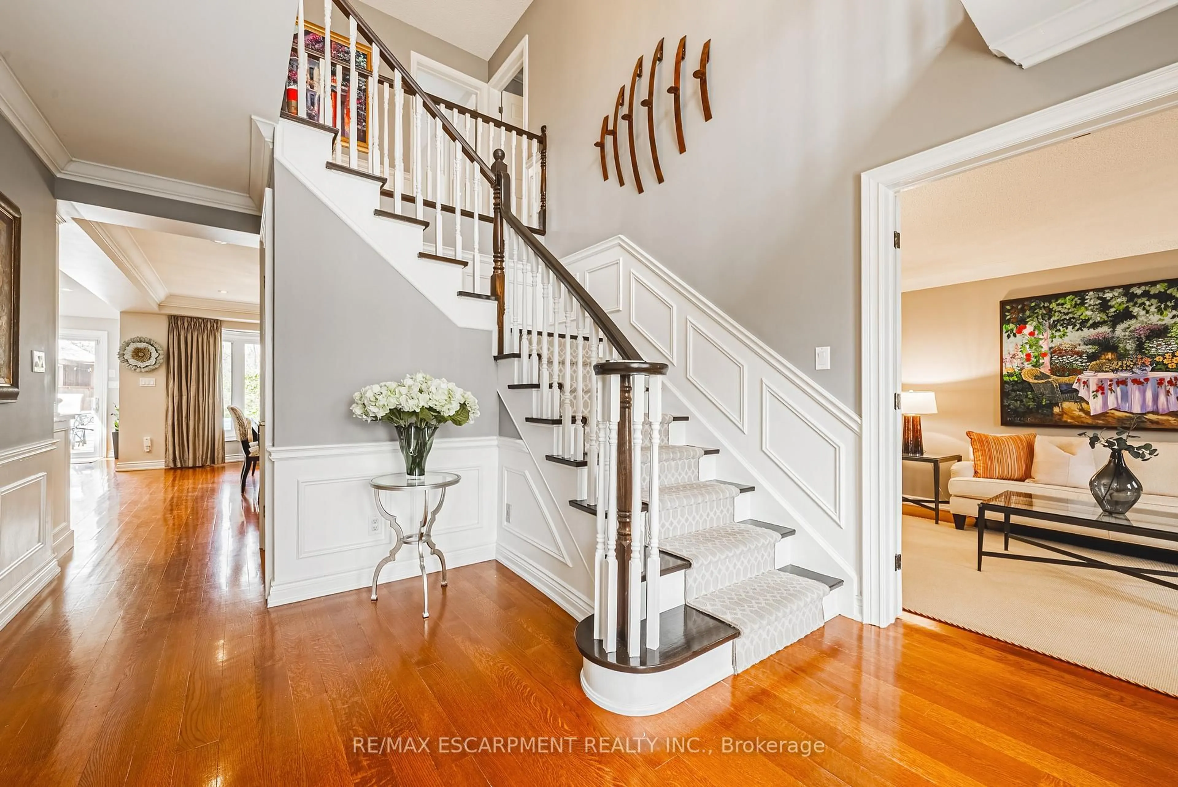 Indoor entryway for 1315 Roseto Crt, Burlington Ontario L7P 4L4