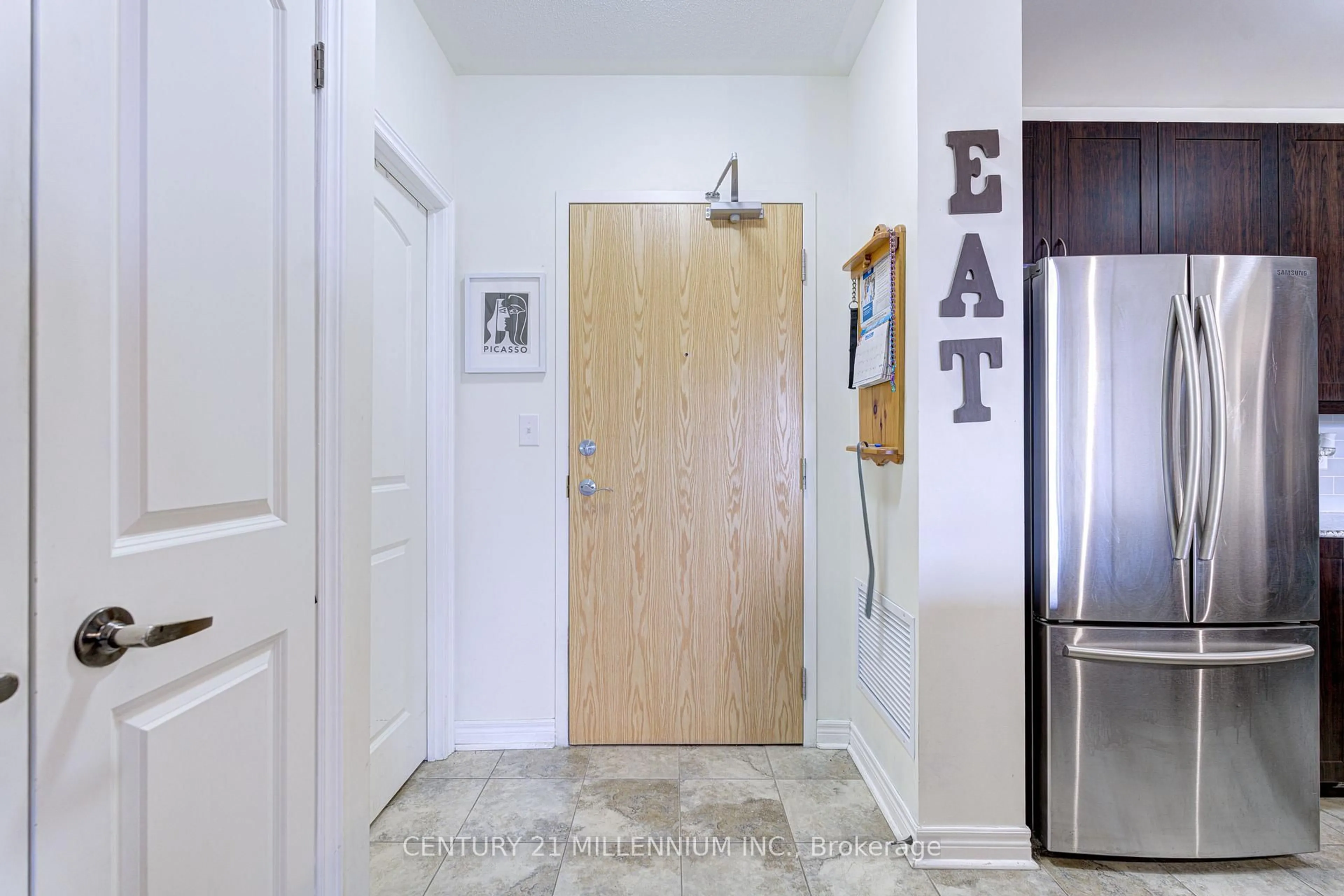 Indoor entryway for 383 Main St #322, Milton Ontario L9T 8K8