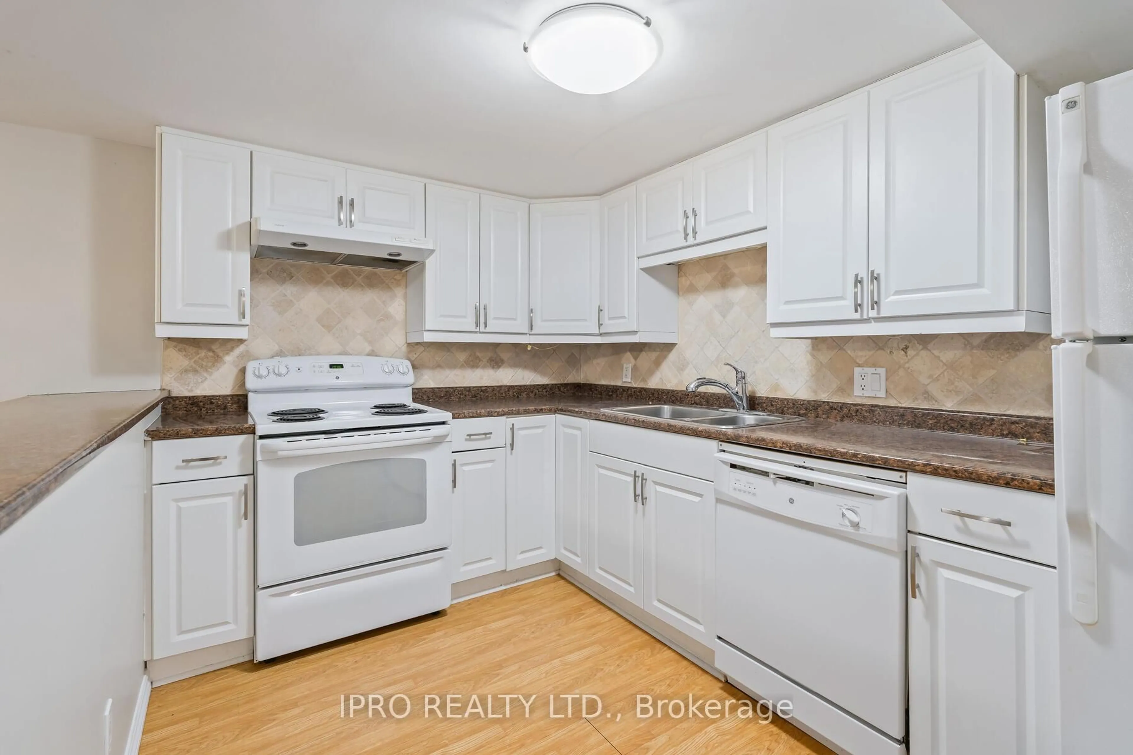 Standard kitchen, unknown for 17 Academy Rd, Halton Hills Ontario L7G 3N7