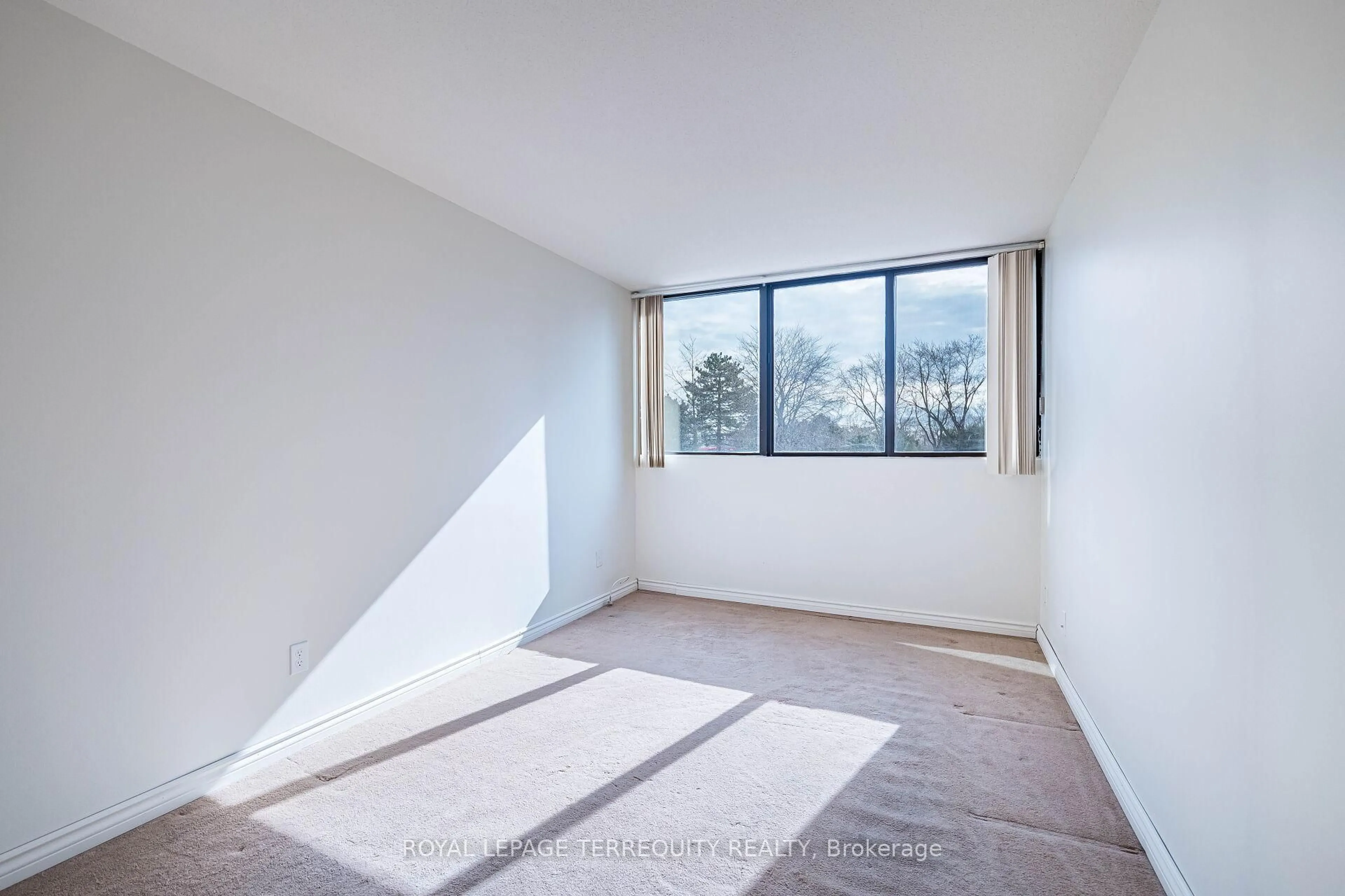 A pic of a room for 1333 Bloor St #211, Mississauga Ontario L4Y 3T6