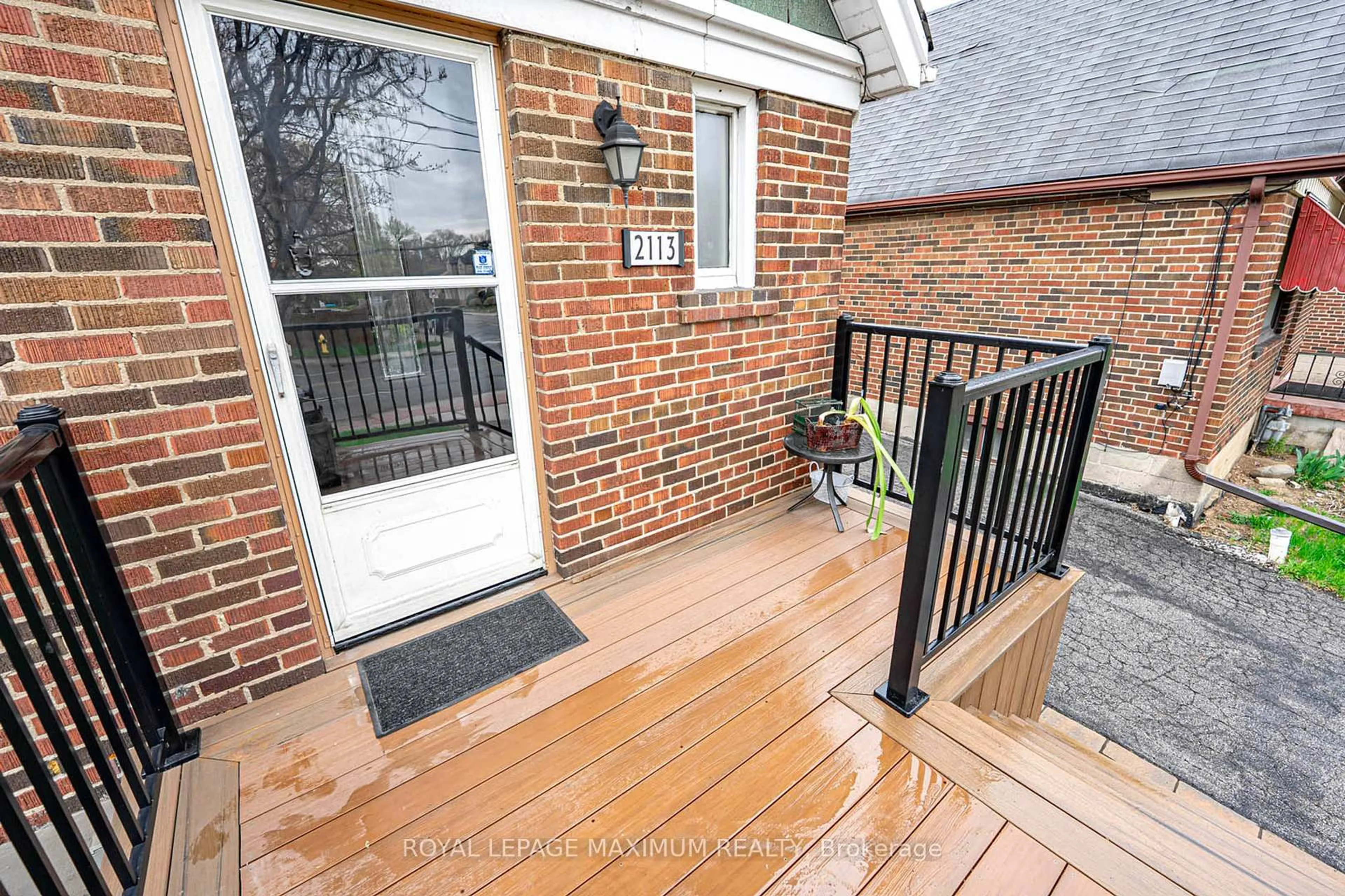 Unknown for 2113 Keele St, Toronto Ontario M6M 3Z3