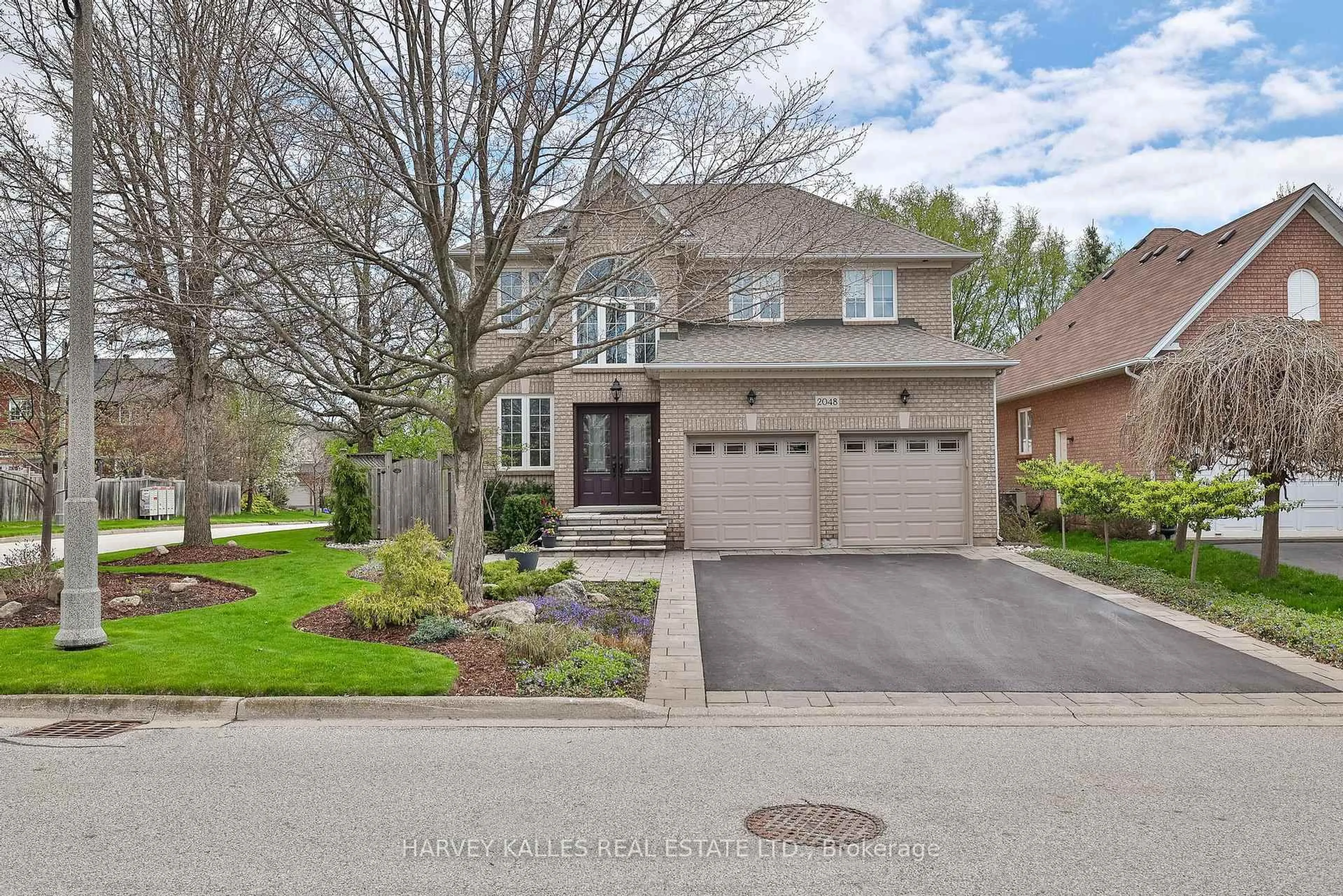 Home with brick exterior material, street for 2048 Heatherwood Dr, Oakville Ontario L6M 3P5