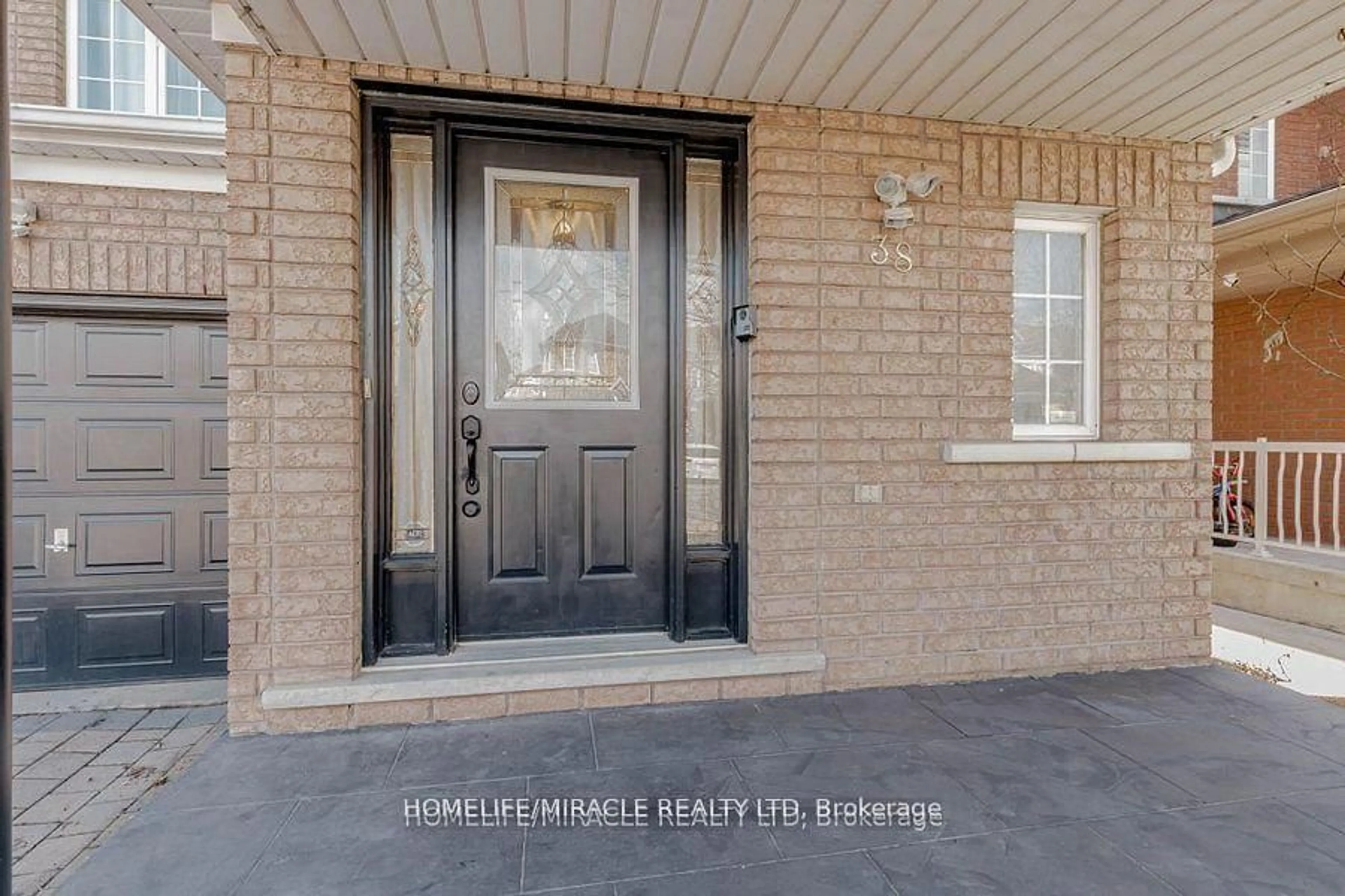 Indoor entryway for 38 Heartleaf Cres, Brampton Ontario L7A 2B7