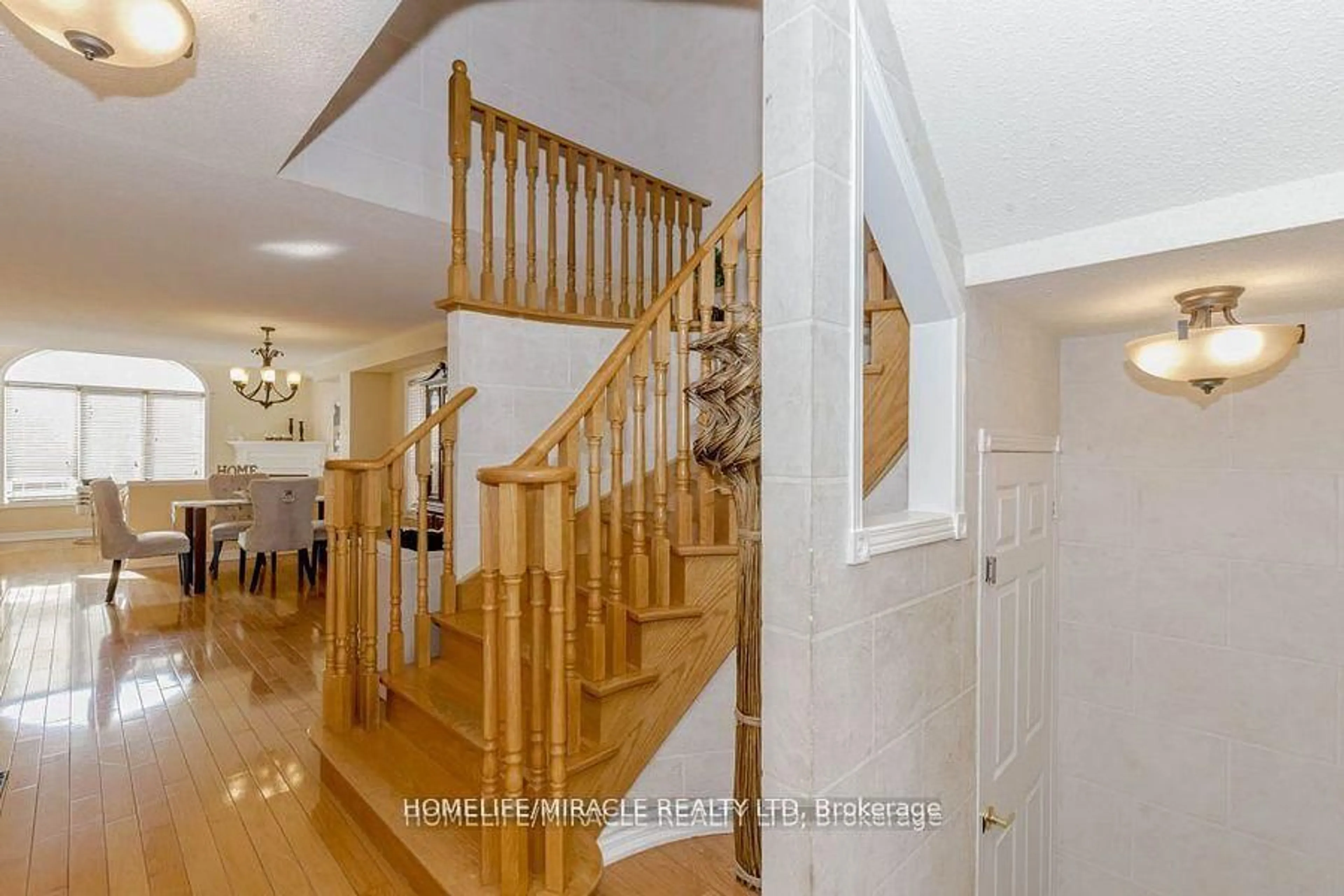 Indoor foyer for 38 Heartleaf Cres, Brampton Ontario L7A 2B7