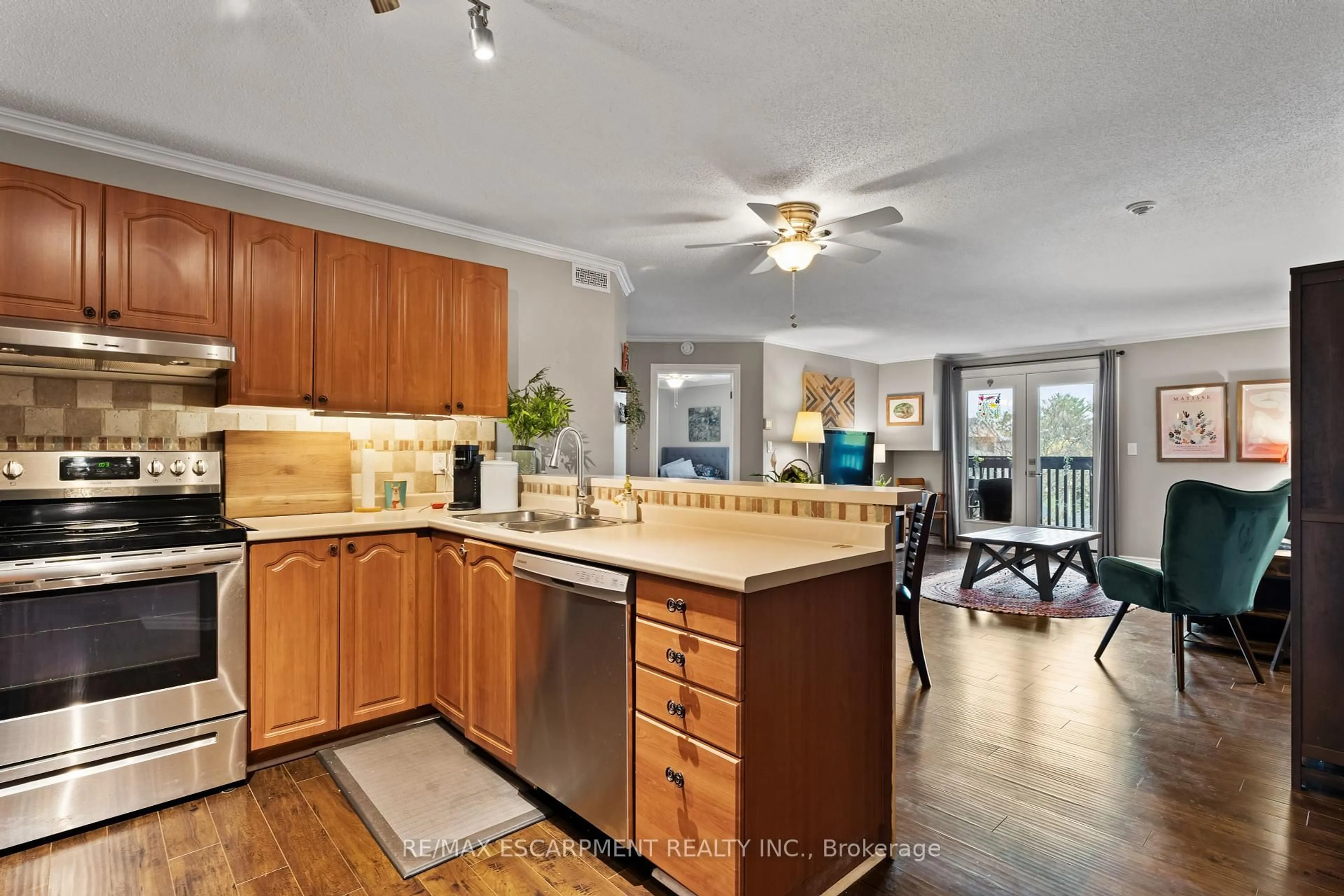 Open concept kitchen, unknown for 2030 Cleaver Ave #302, Burlington Ontario L7M 4C3