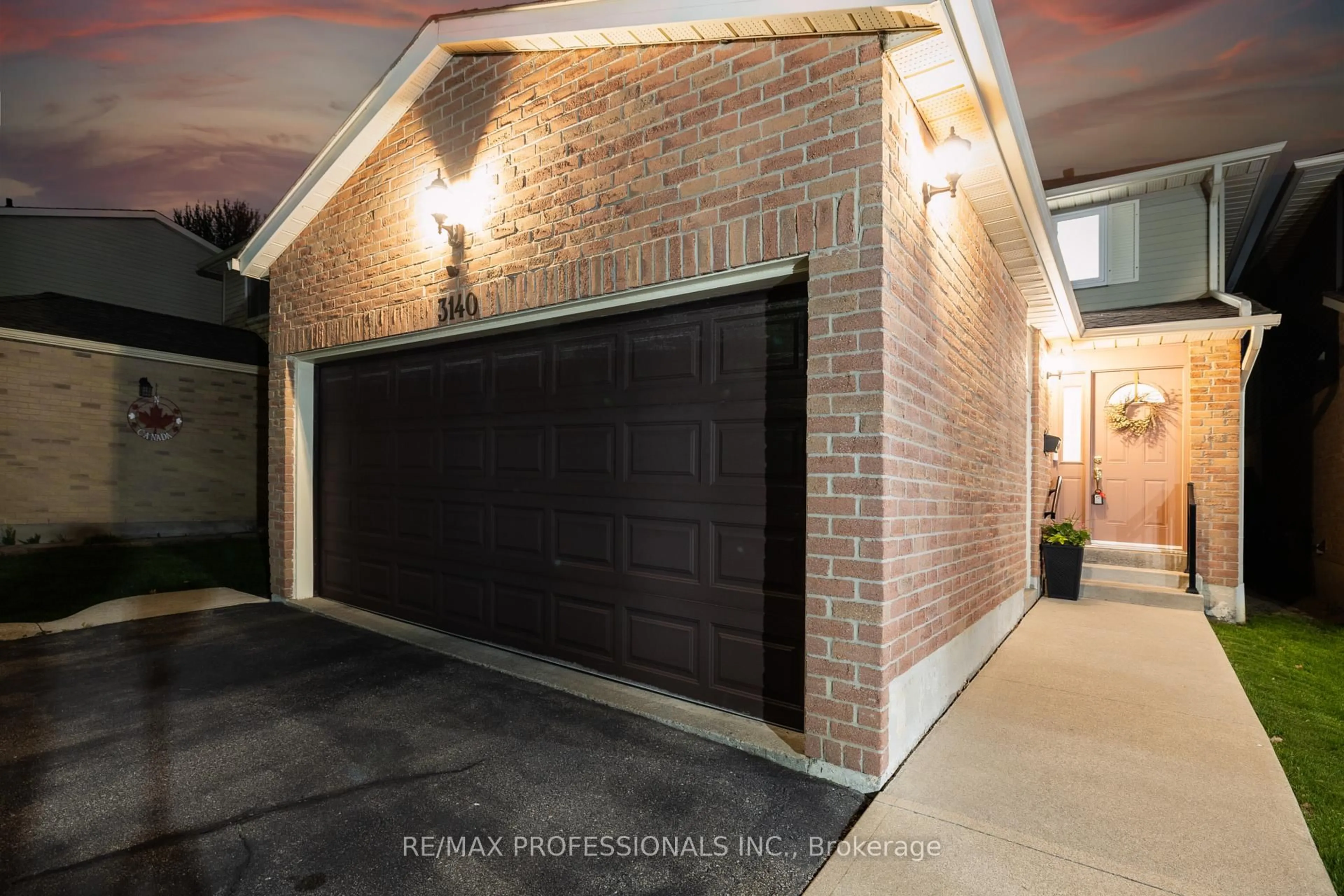 Indoor garage for 3140 Anderson Cres, Mississauga Ontario L5N 2Y5