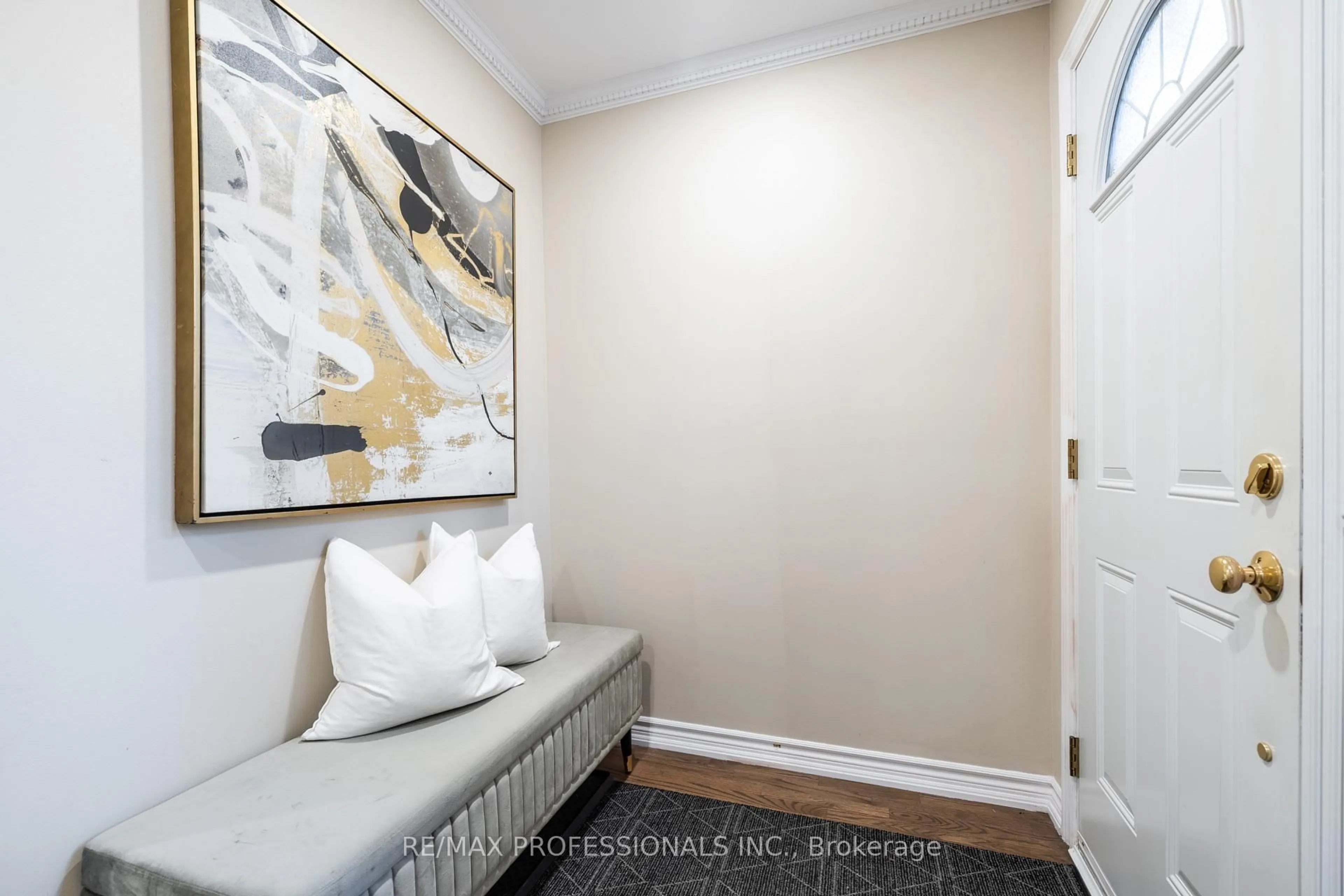 Indoor entryway for 3140 Anderson Cres, Mississauga Ontario L5N 2Y5