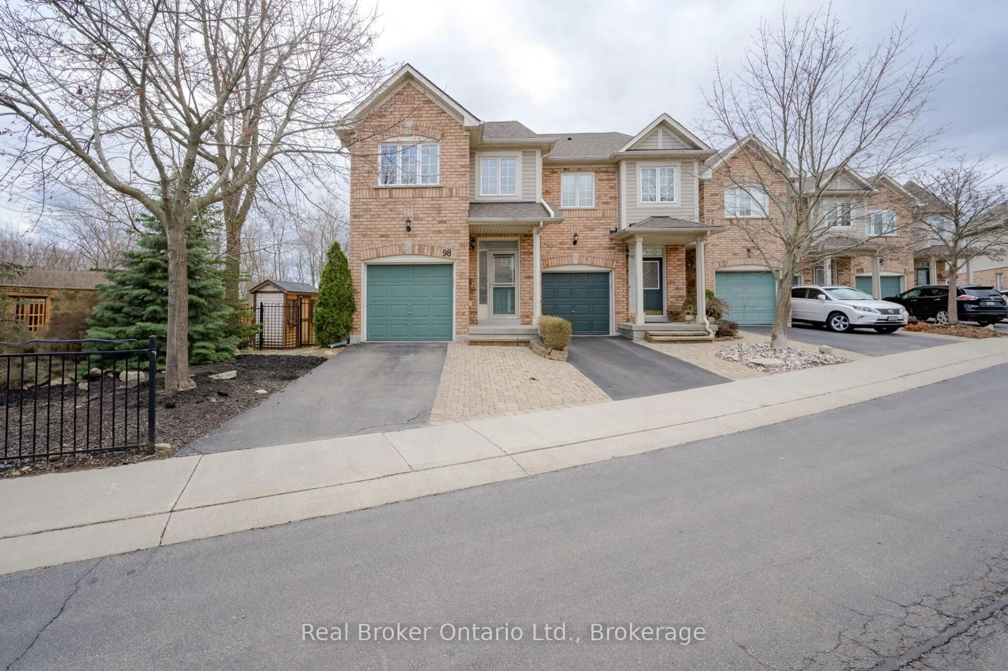 A pic from outside/outdoor area/front of a property/back of a property/a pic from drone, street for 710 Spring Gardens Rd #98, Burlington Ontario L7T 4K7