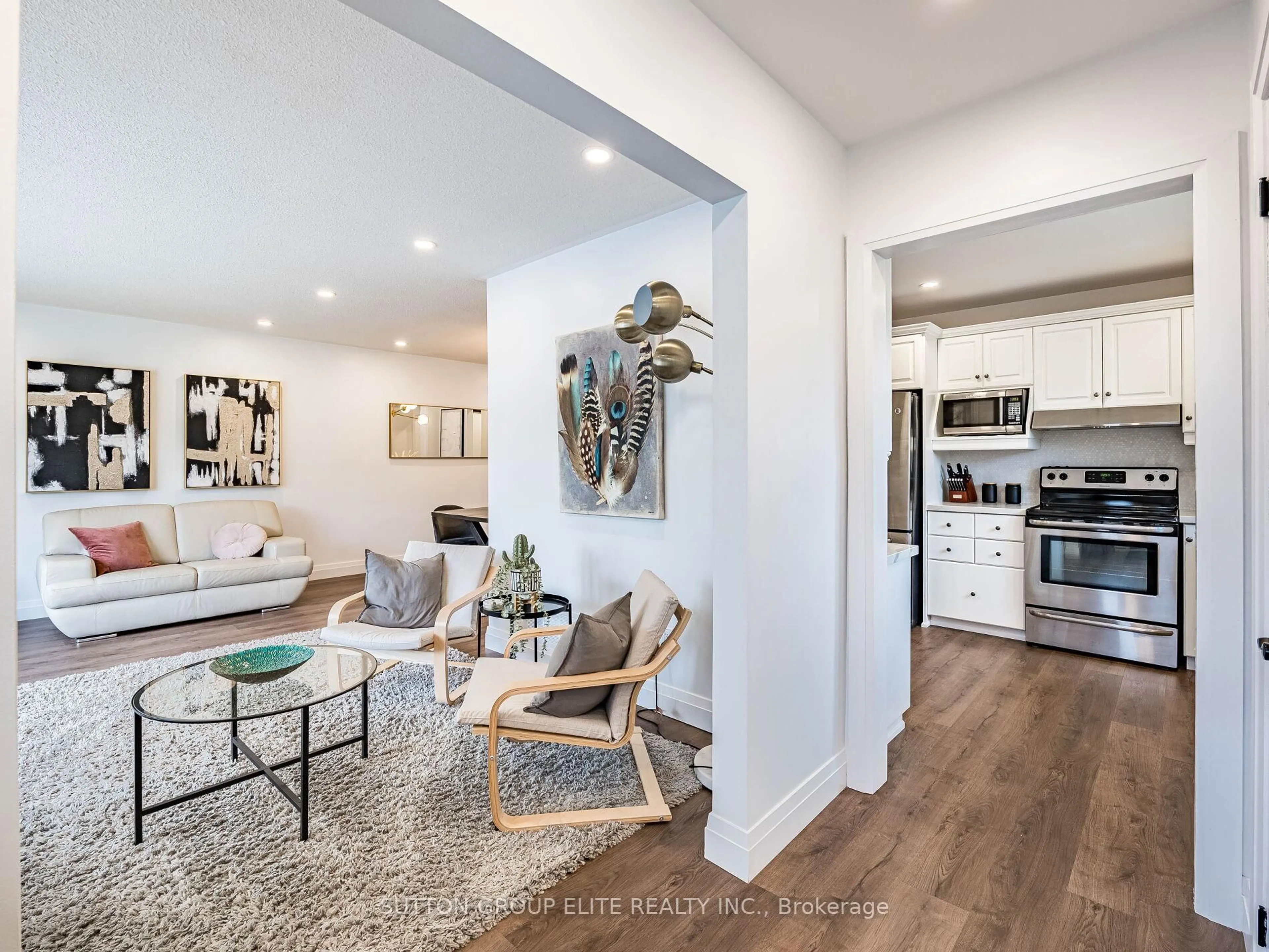 Open concept kitchen, unknown for 19 Joycelyn Cres, Halton Hills Ontario L7G 2S5
