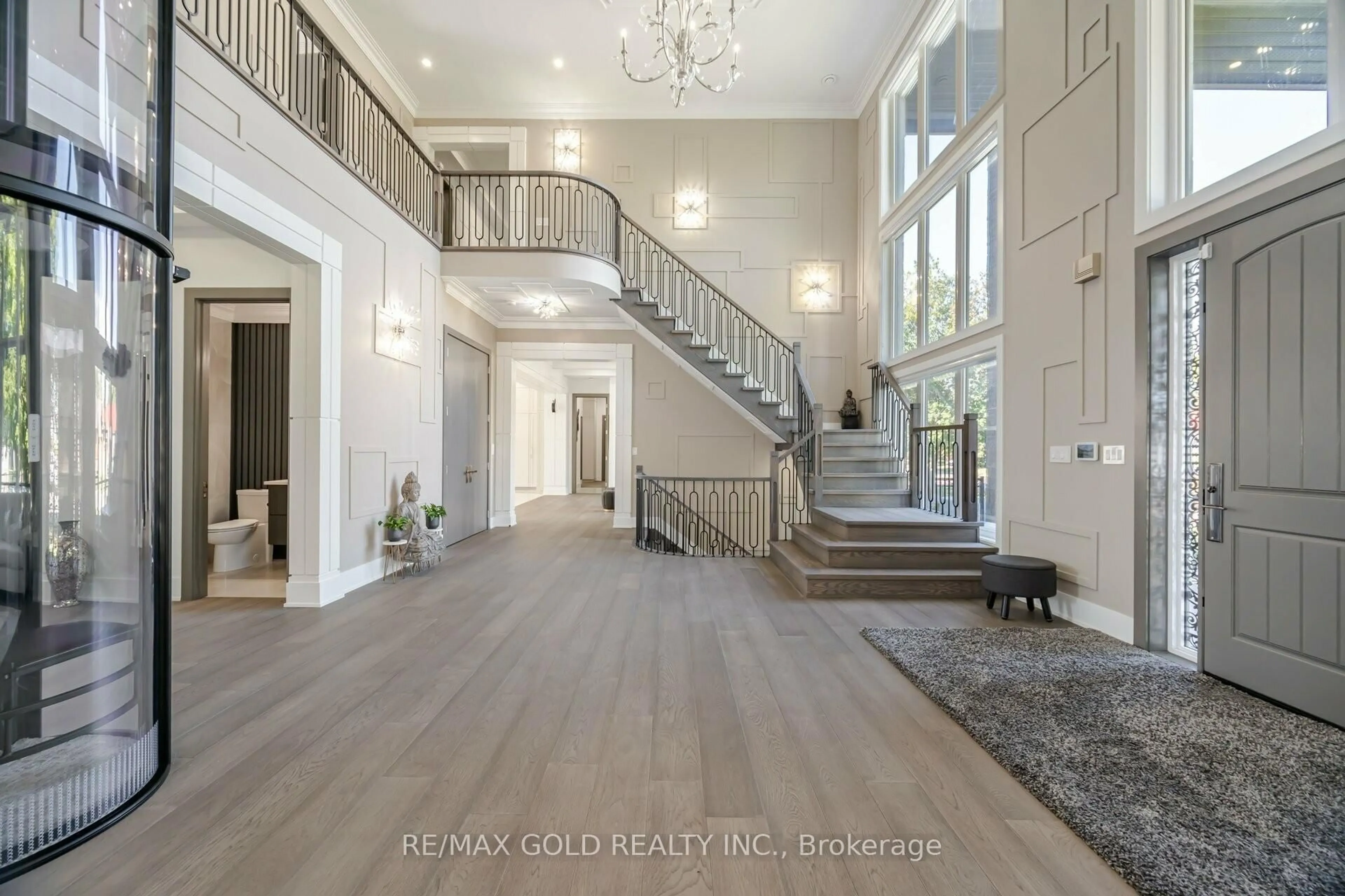 Indoor entryway for 36 William St, Caledon Ontario L7E 4V2