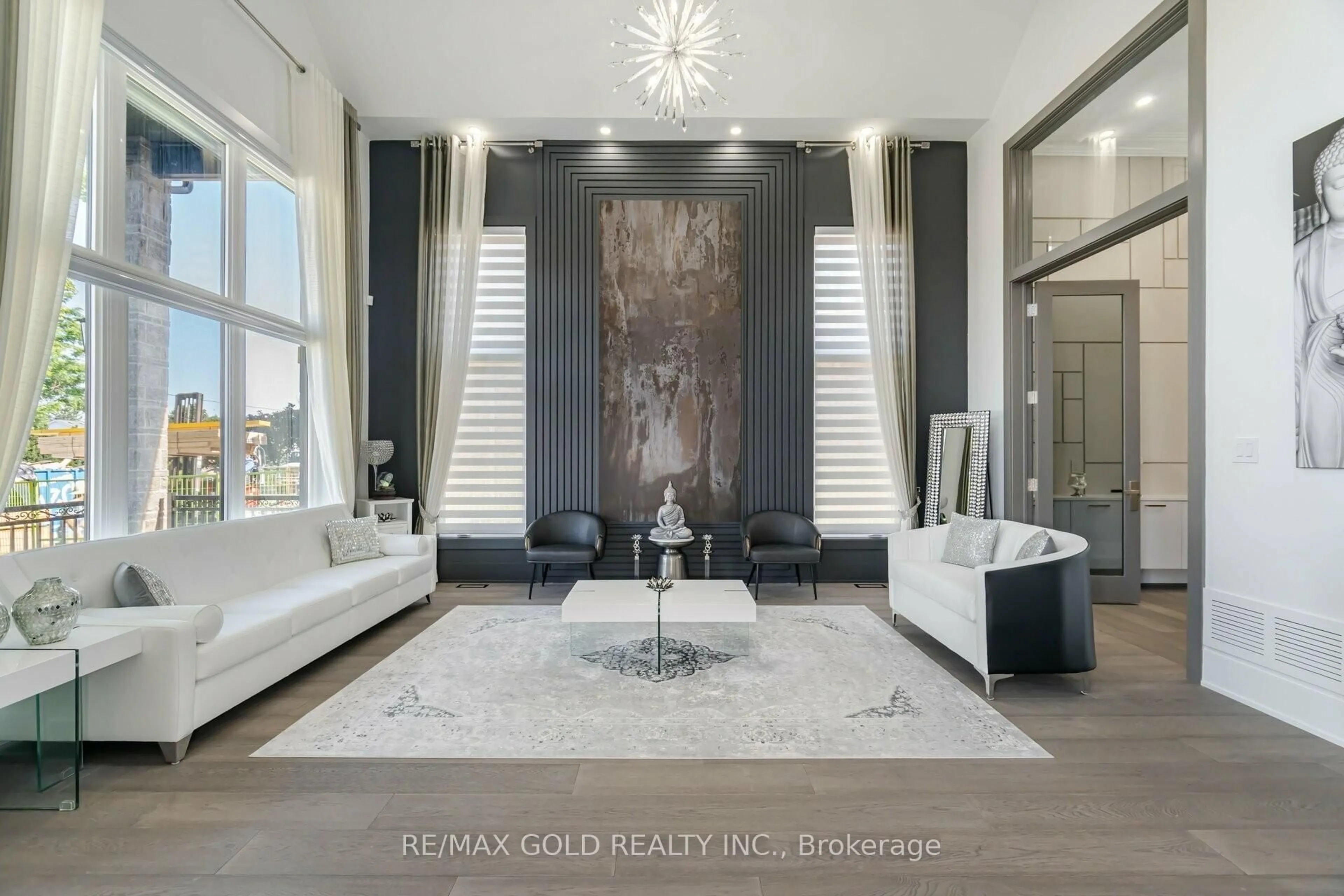 Indoor entryway for 36 William St, Caledon Ontario L7E 4V2