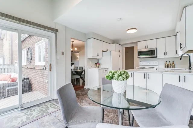 Additional property image - 1434 Queensbury Cres